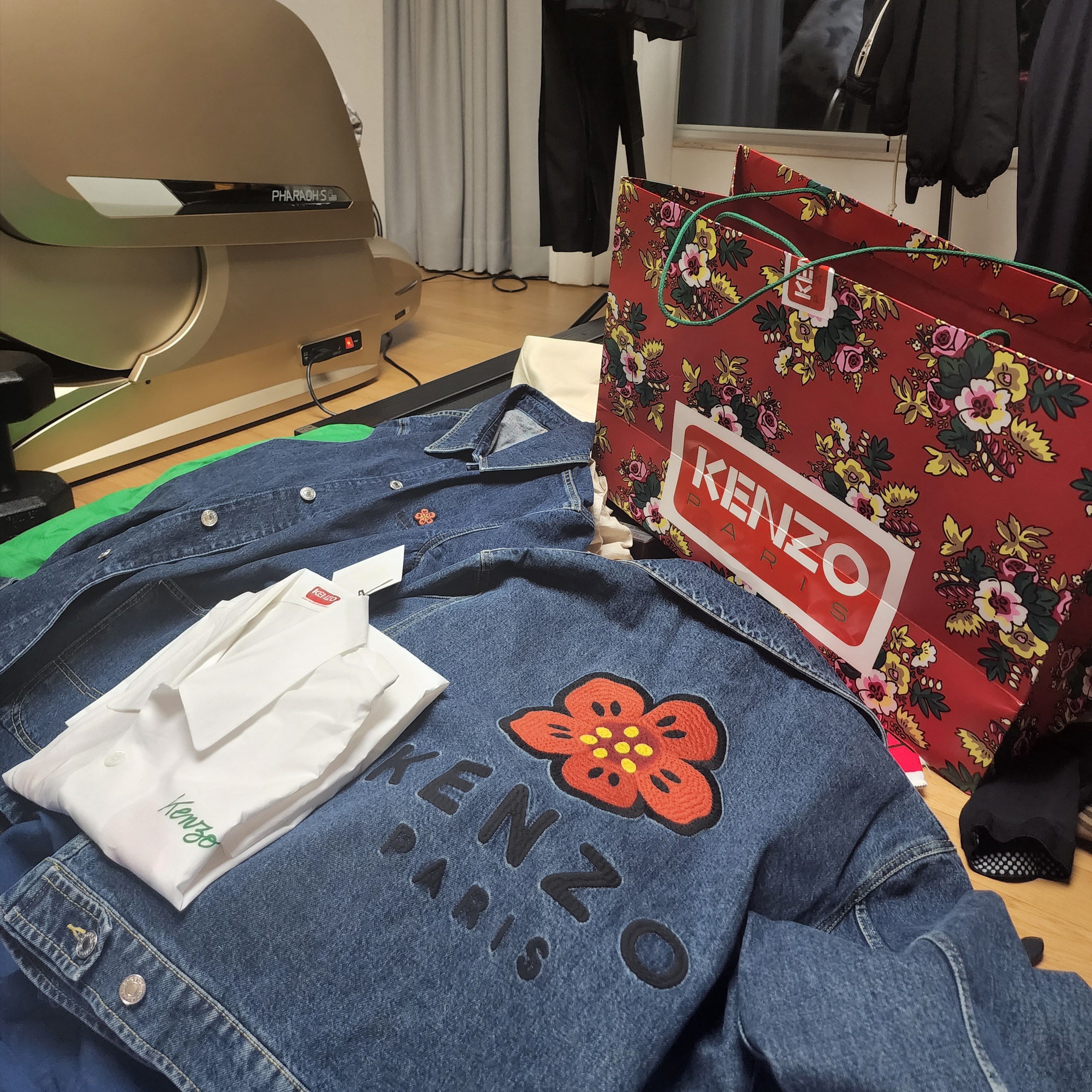 Kenzo Boke Flower Embroidery Denim Trucker Jacket Navy Blue, Kenzo Boke Flower Crest Denim Workwear Jacket Navy Blue 착용 스타일 - 2