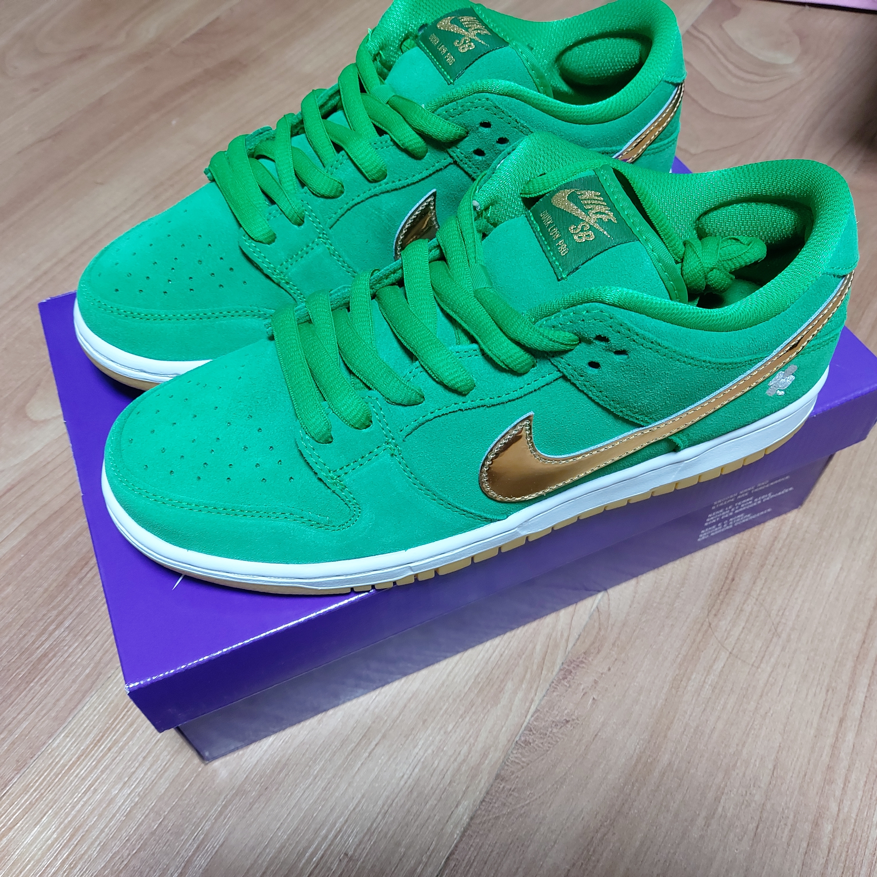 Nike SB Dunk Low Pro Shamrock 착용 스타일 - 3