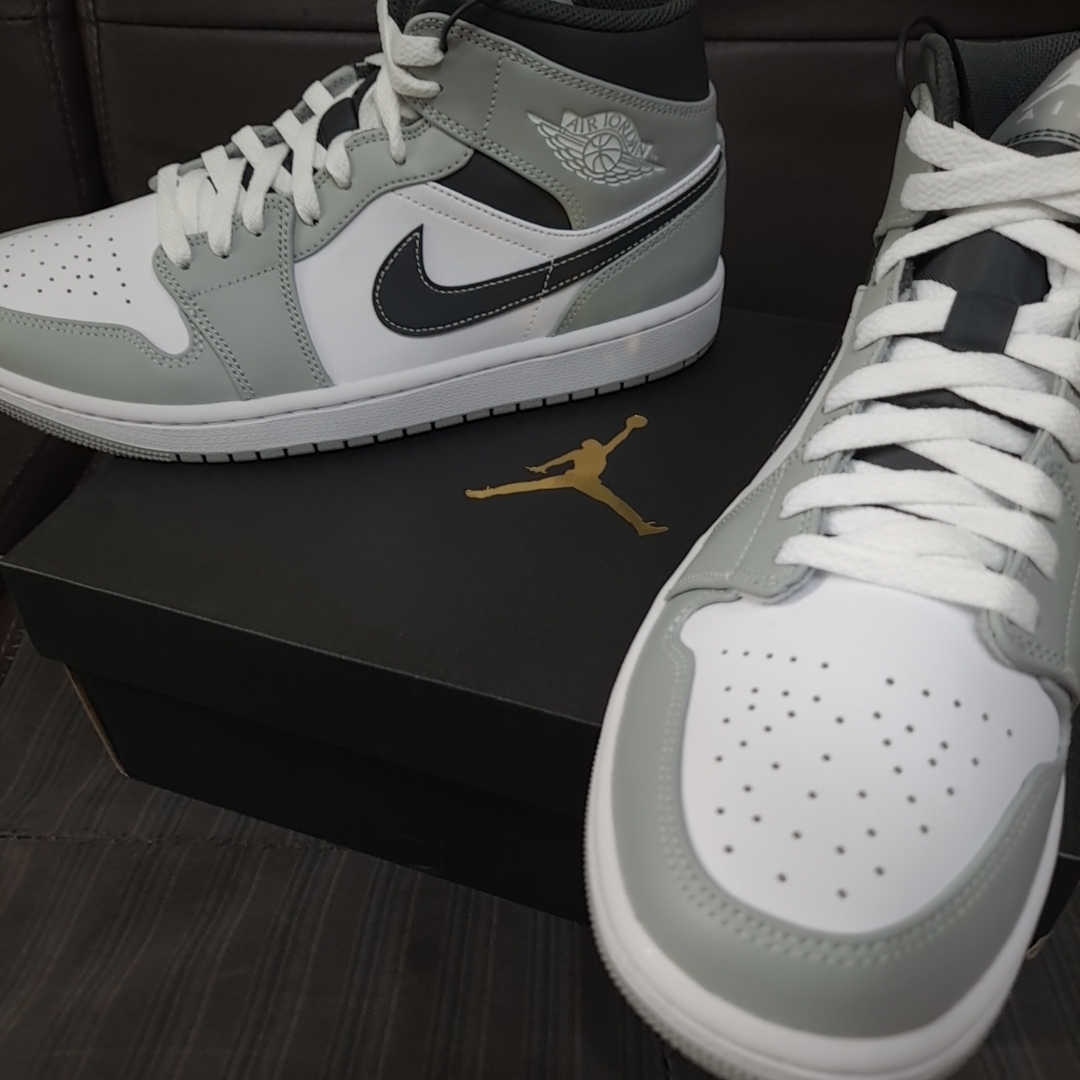 Jordan 1 Mid Light Smoke Grey Anthracite 착용 스타일