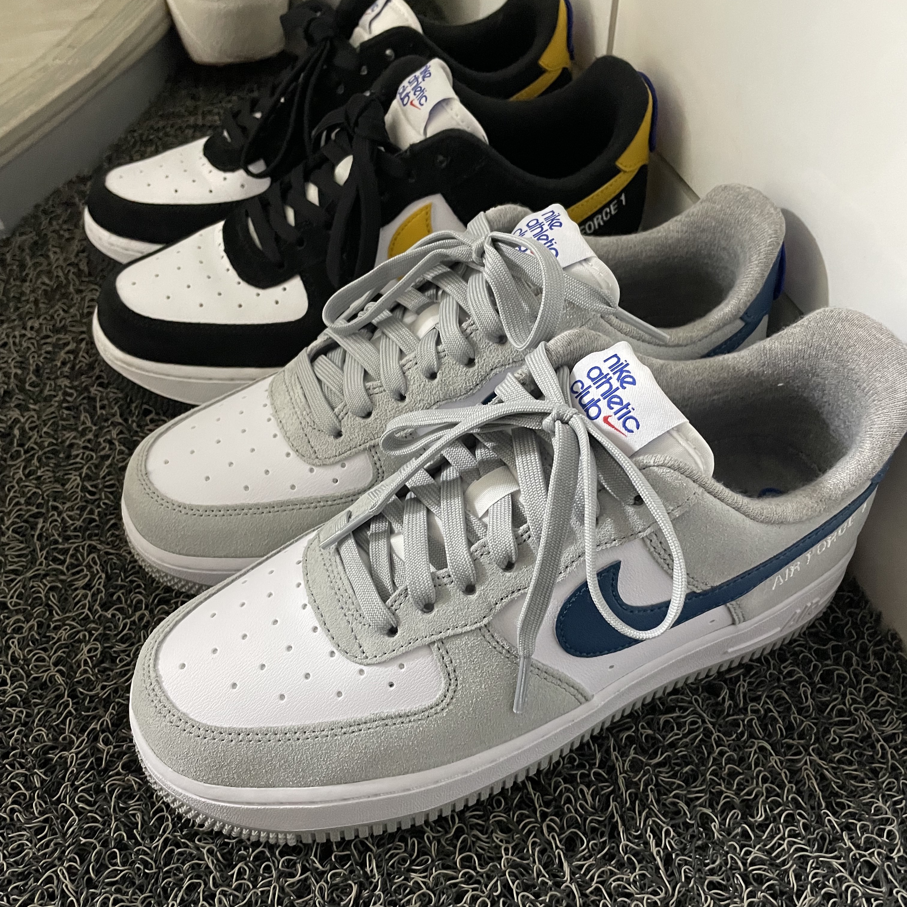 Nike Air Force 1 '07 LV8 Athletic Club Black Dark Sulfur, (GS) Nike Air Force 1 LV8 Athletic Club Light Smoke Grey Marina 착용 스타일