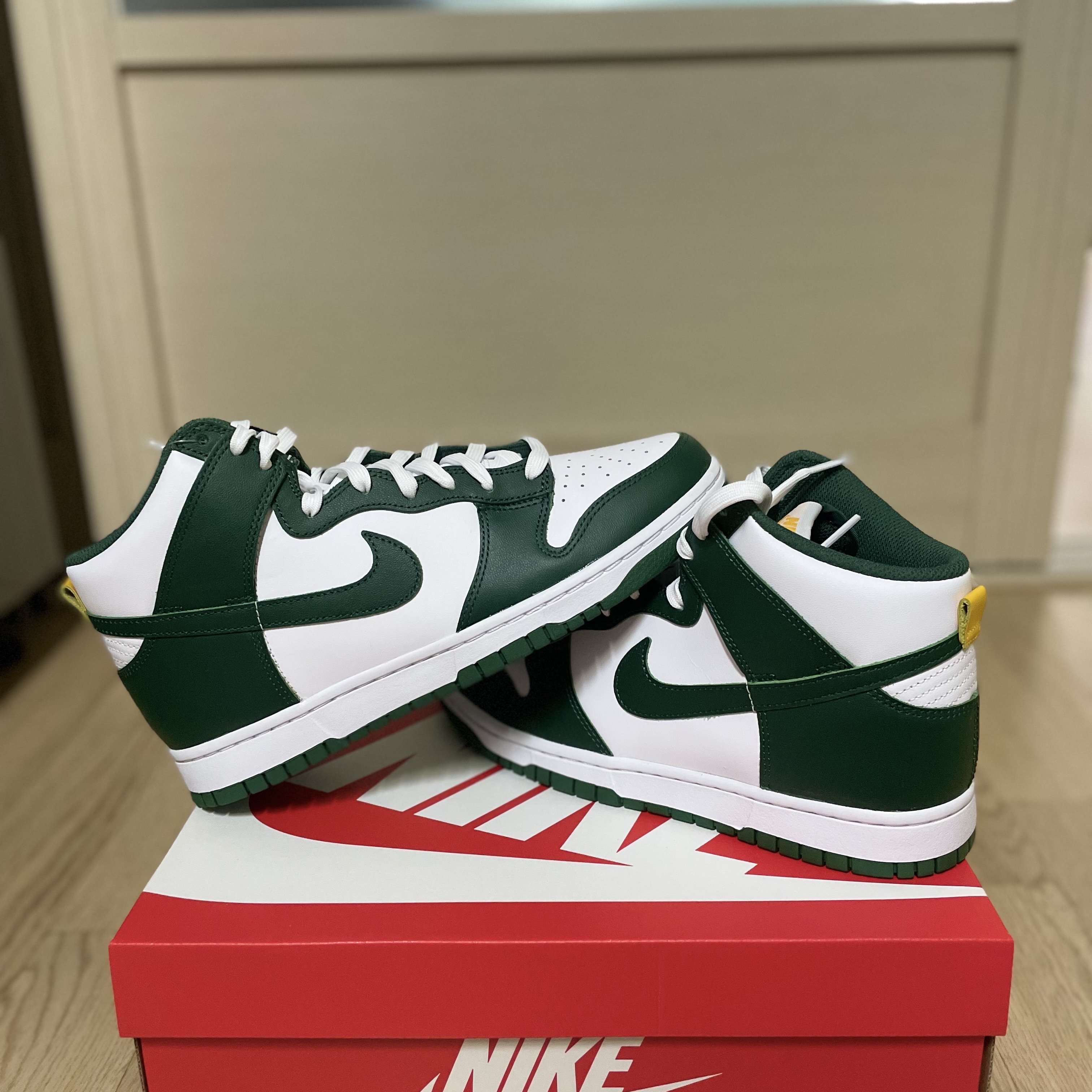 Nike Dunk High Retro Noble Green 착용 스타일 - 2