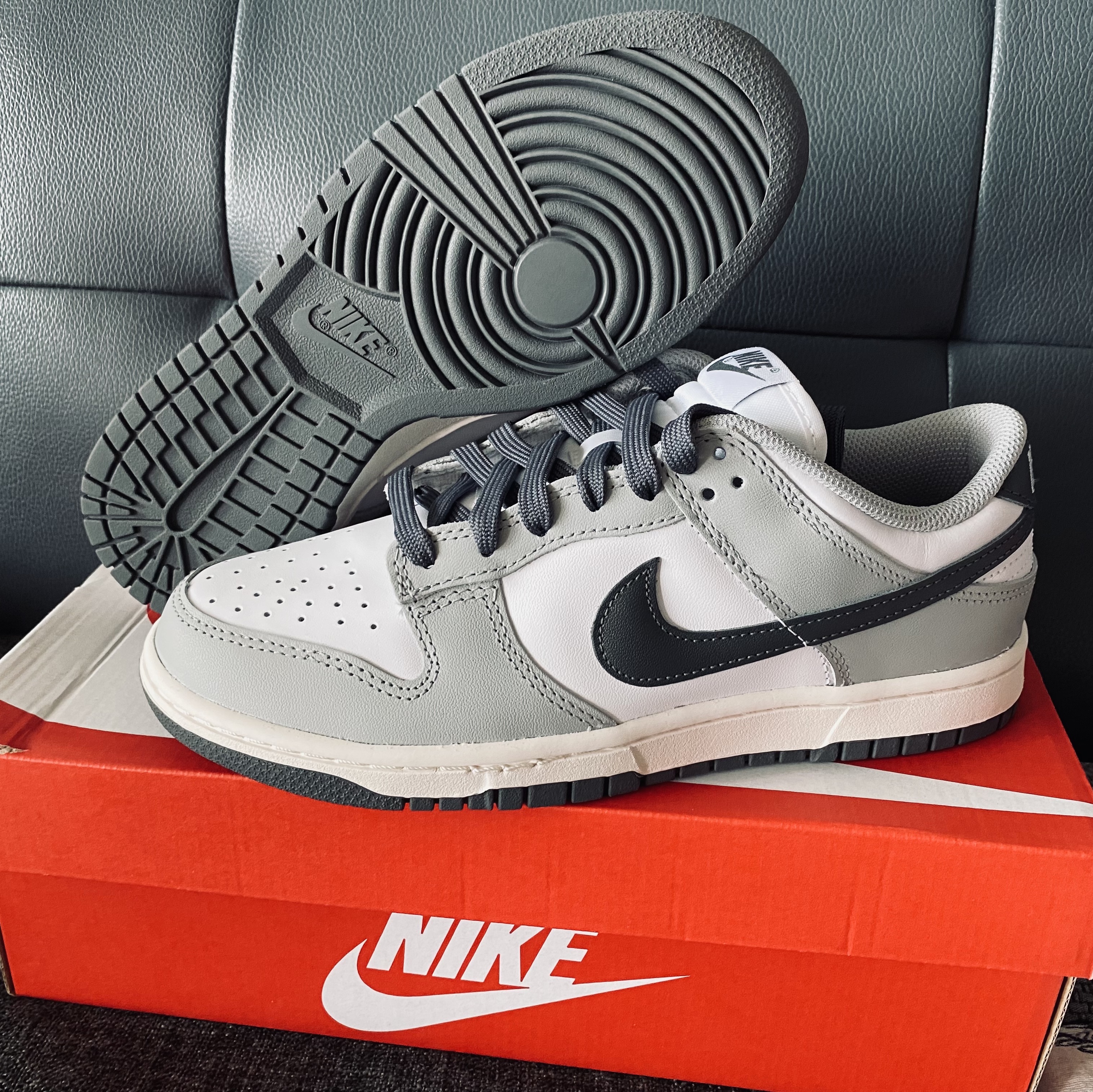 (W) Nike Dunk Low Light Smoke Grey 착용 스타일 - 2