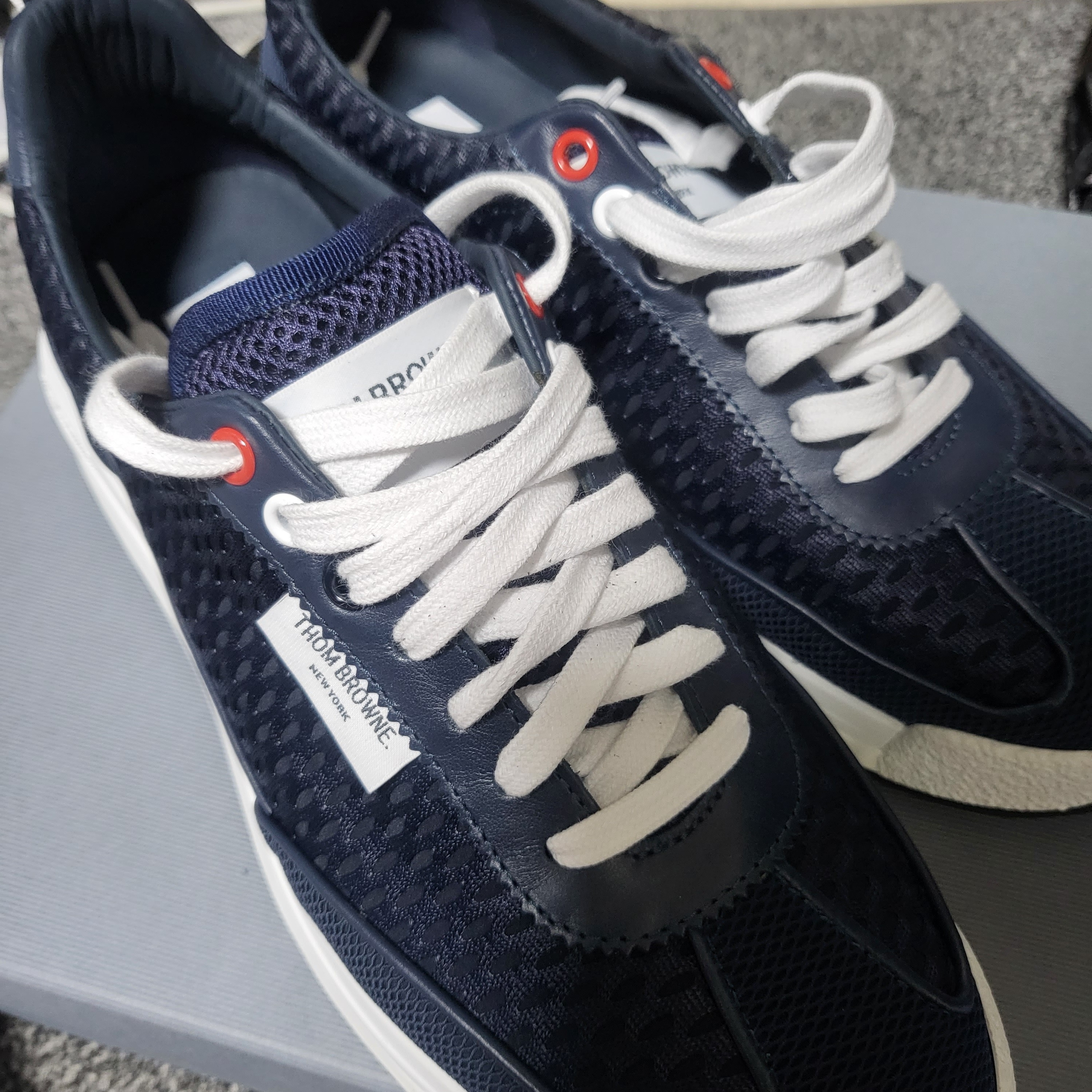 Thom Browne Heavy Athletic Mesh Tech Runner Navy 착용 스타일