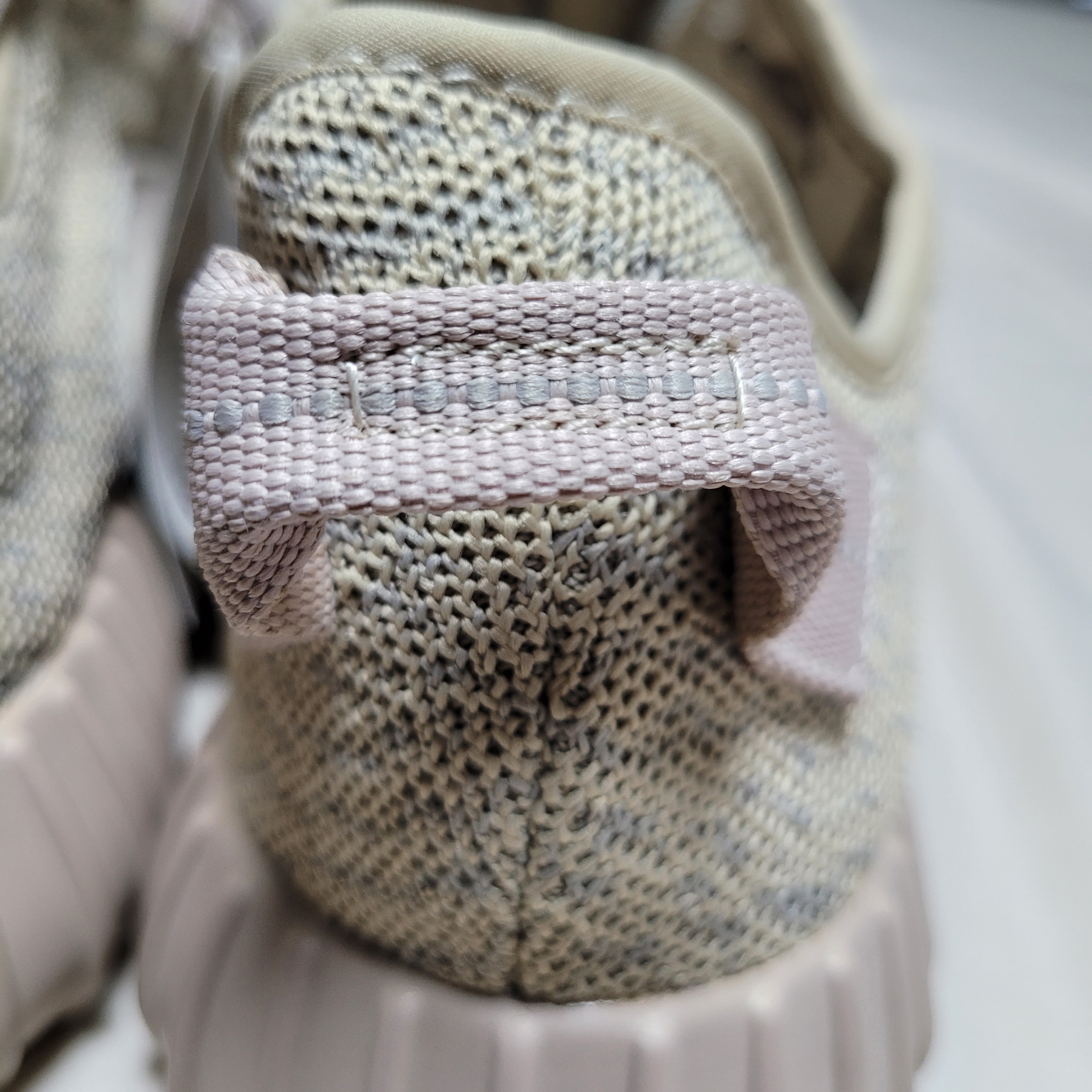 Adidas Yeezy Boost 350 Oxford Tan 착용 스타일 - 2