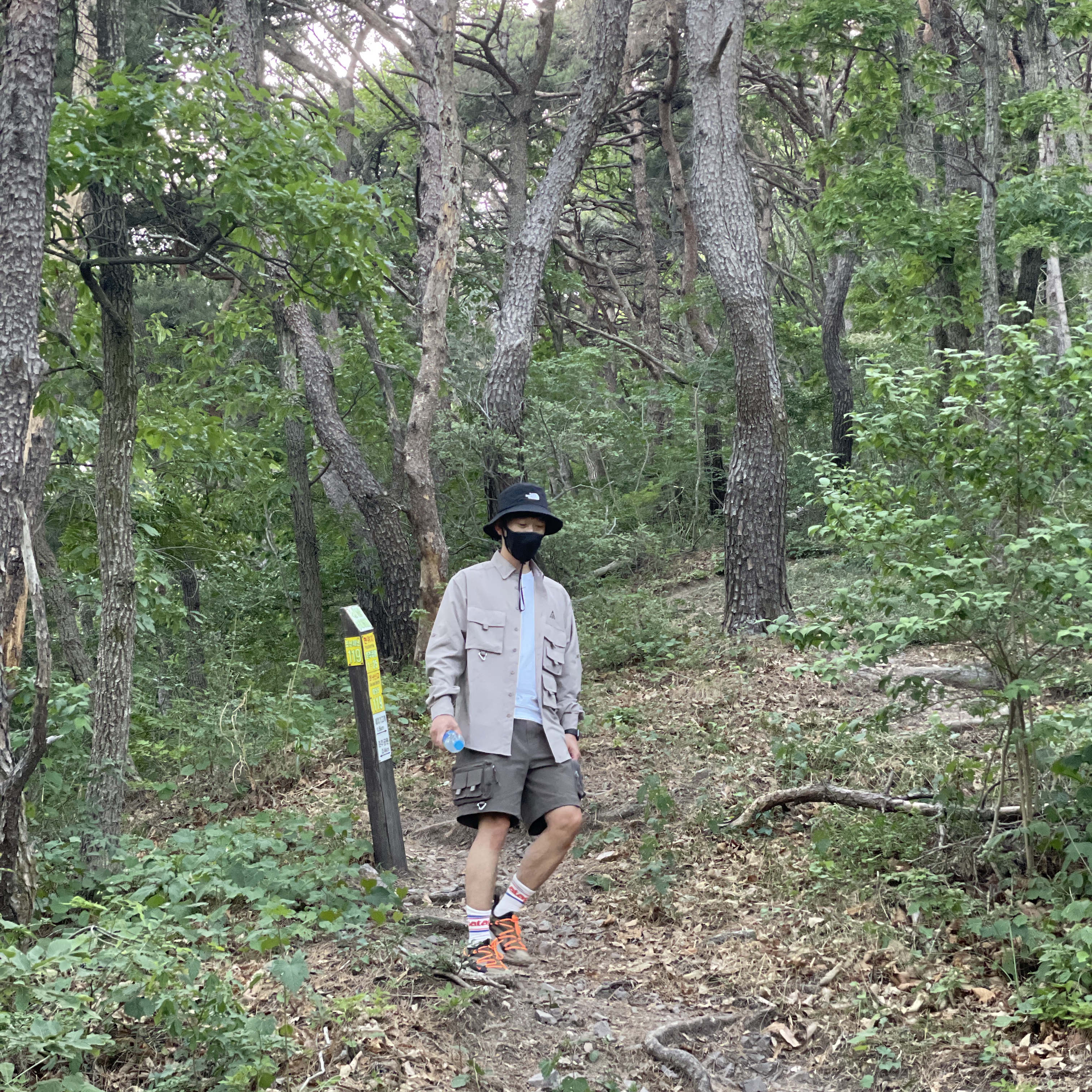 Nike ACG Cargo Shorts Ironstone - US/EU, Nike ACG Devastation Trail Work Shirt Moon Fossil - Asia 착용 스타일