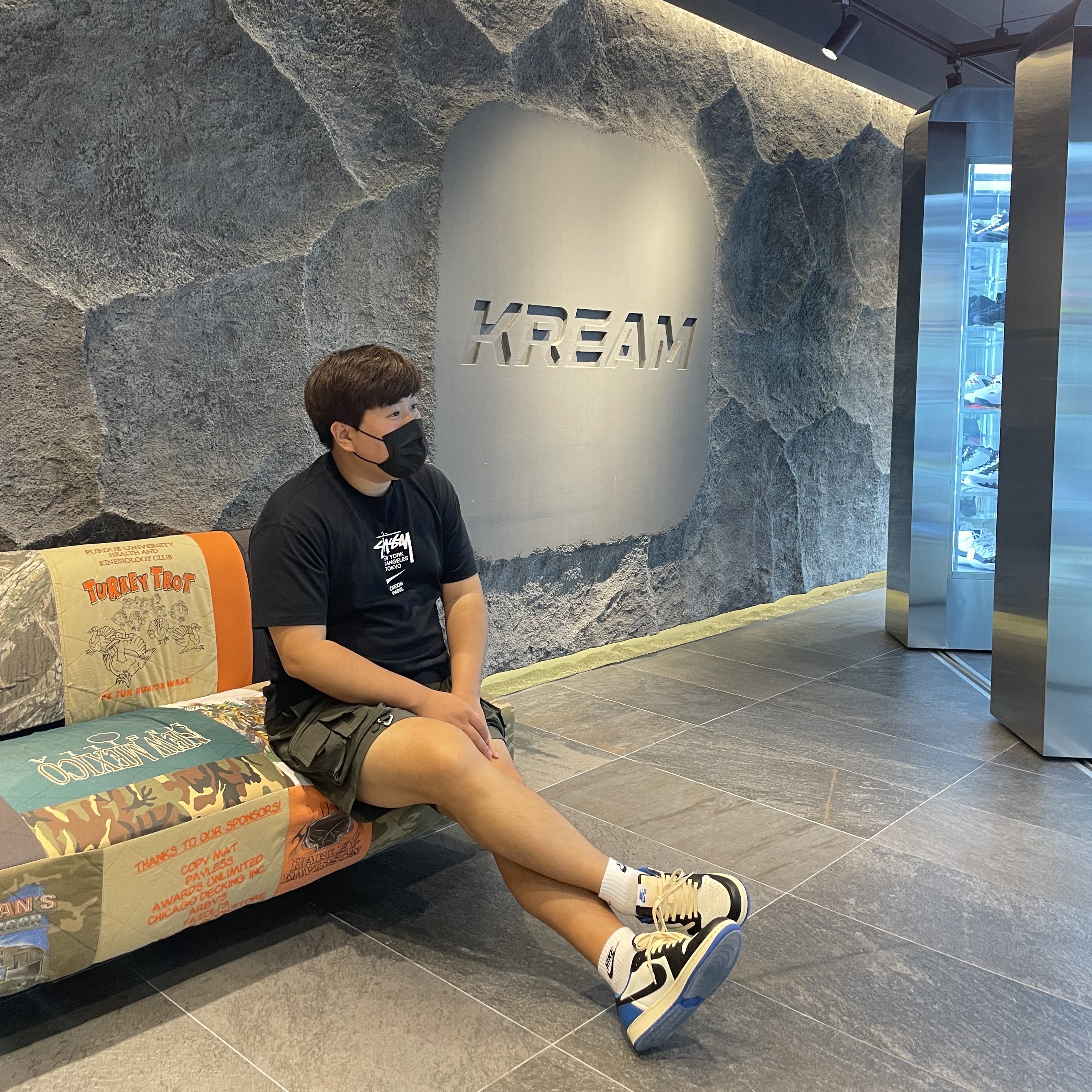 Jordan 1 x Travis Scott x Fragment Retro Low OG SP Military Blue, Nike x Stussy WT T-Shirt Black - Asia 착용 스타일