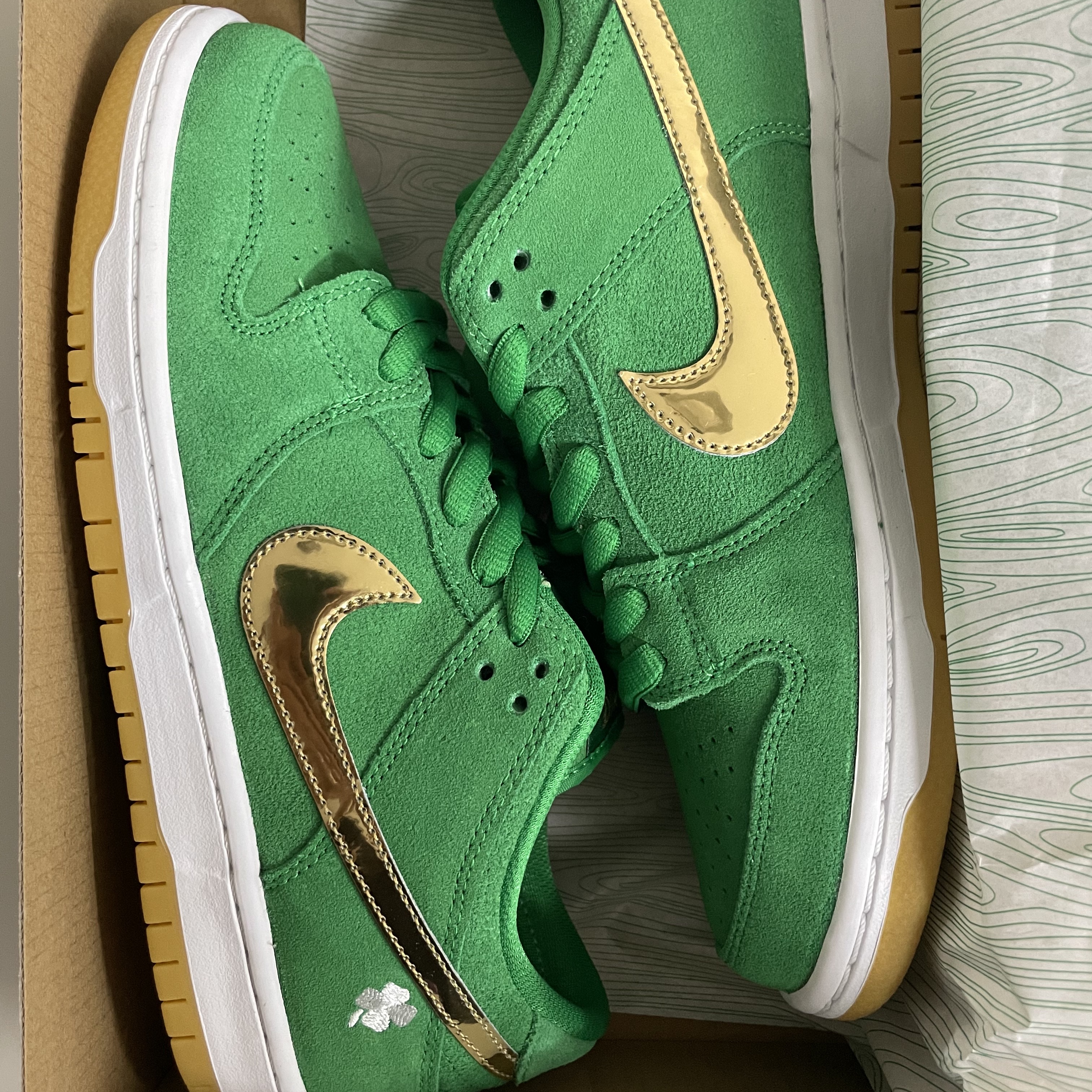 Nike SB Dunk Low Pro Shamrock 착용 스타일 - 2