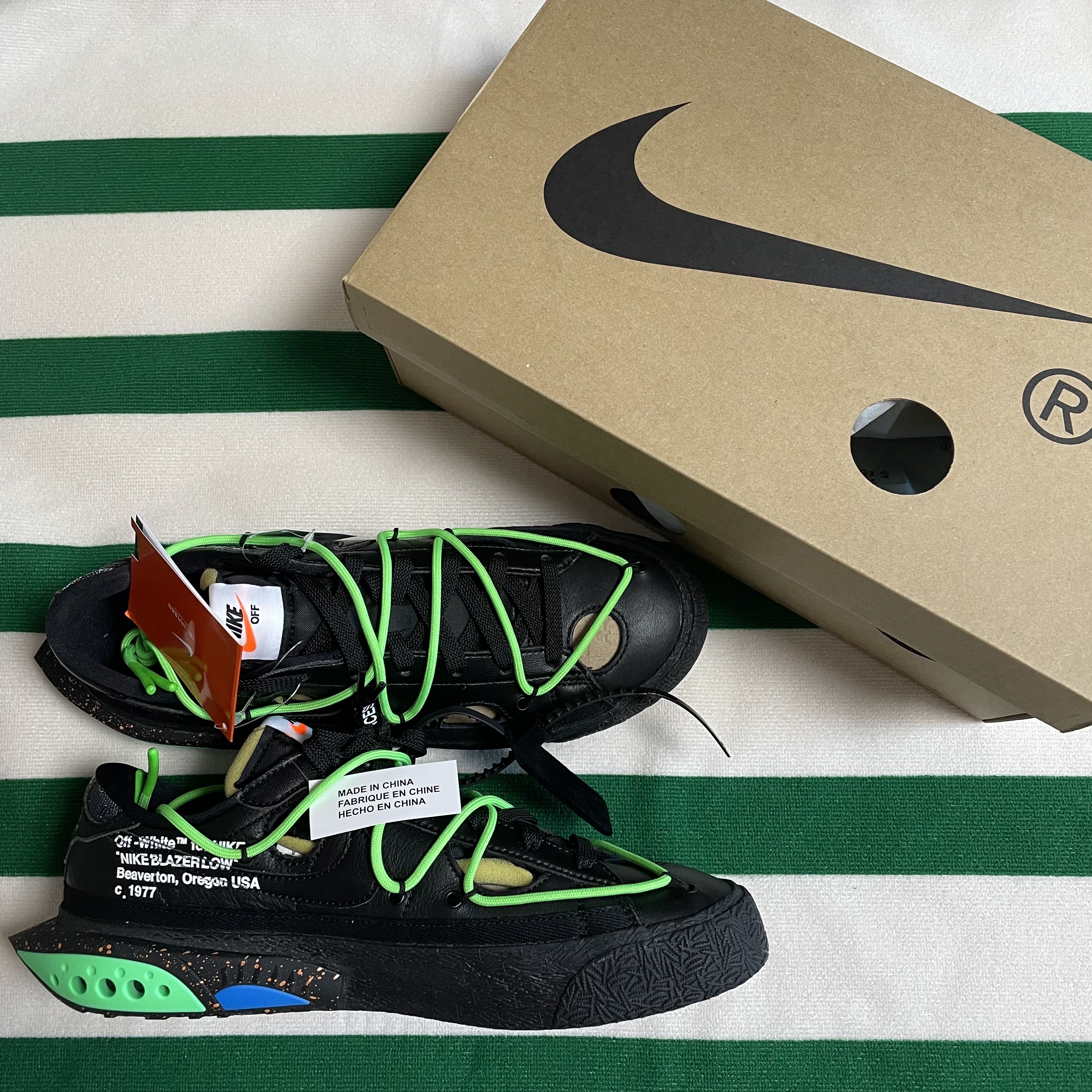 Nike x Off-White Blazer Low '77 Black and Electro Green 착용 스타일