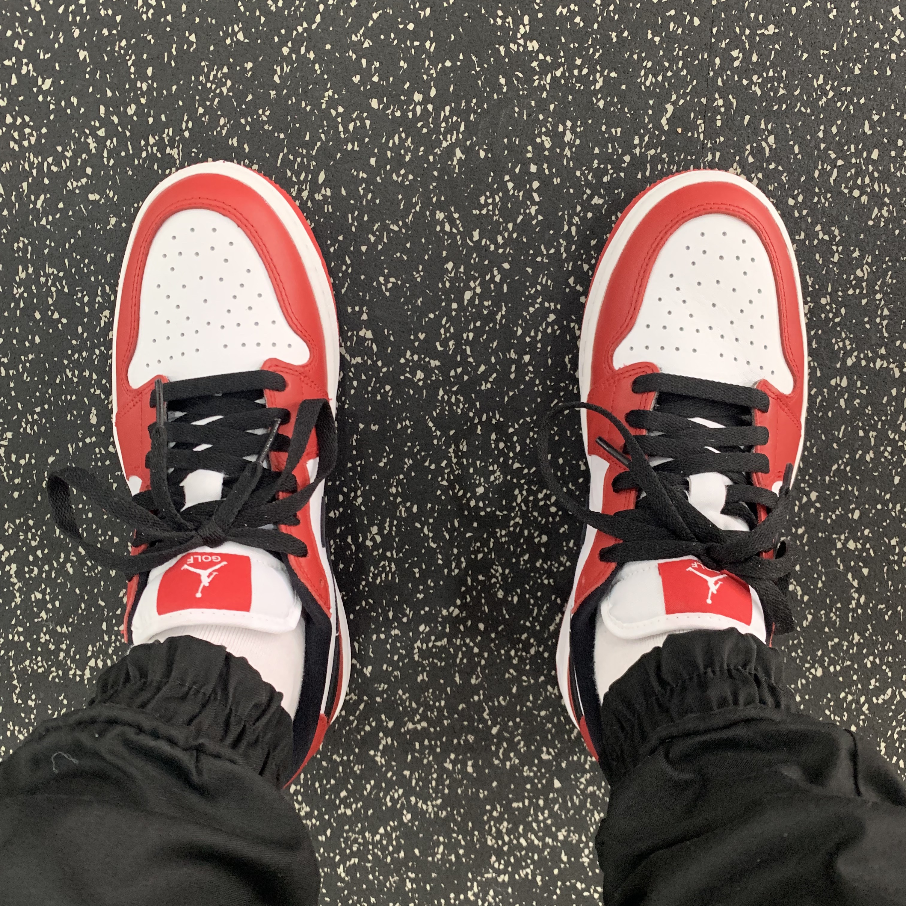 Jordan 1 Low Golf Chicago 착용 스타일 - 1