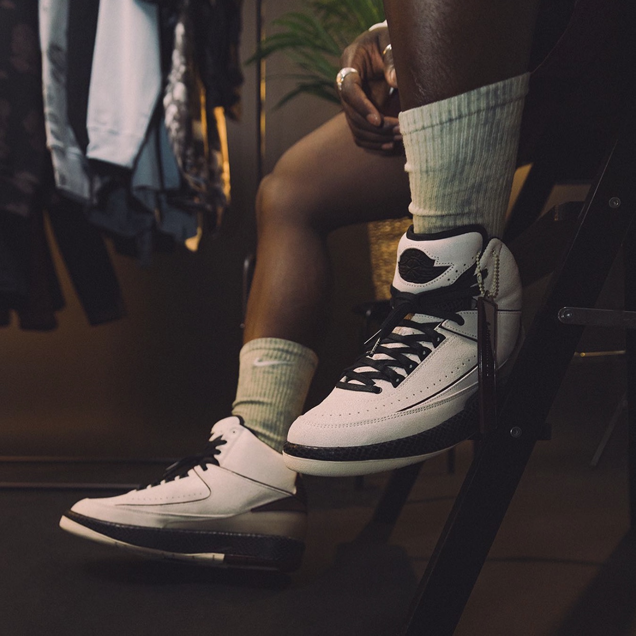 Jordan 2 x A Ma Maniere Retro SP Sail and Burgundy 착용 스타일 - 3