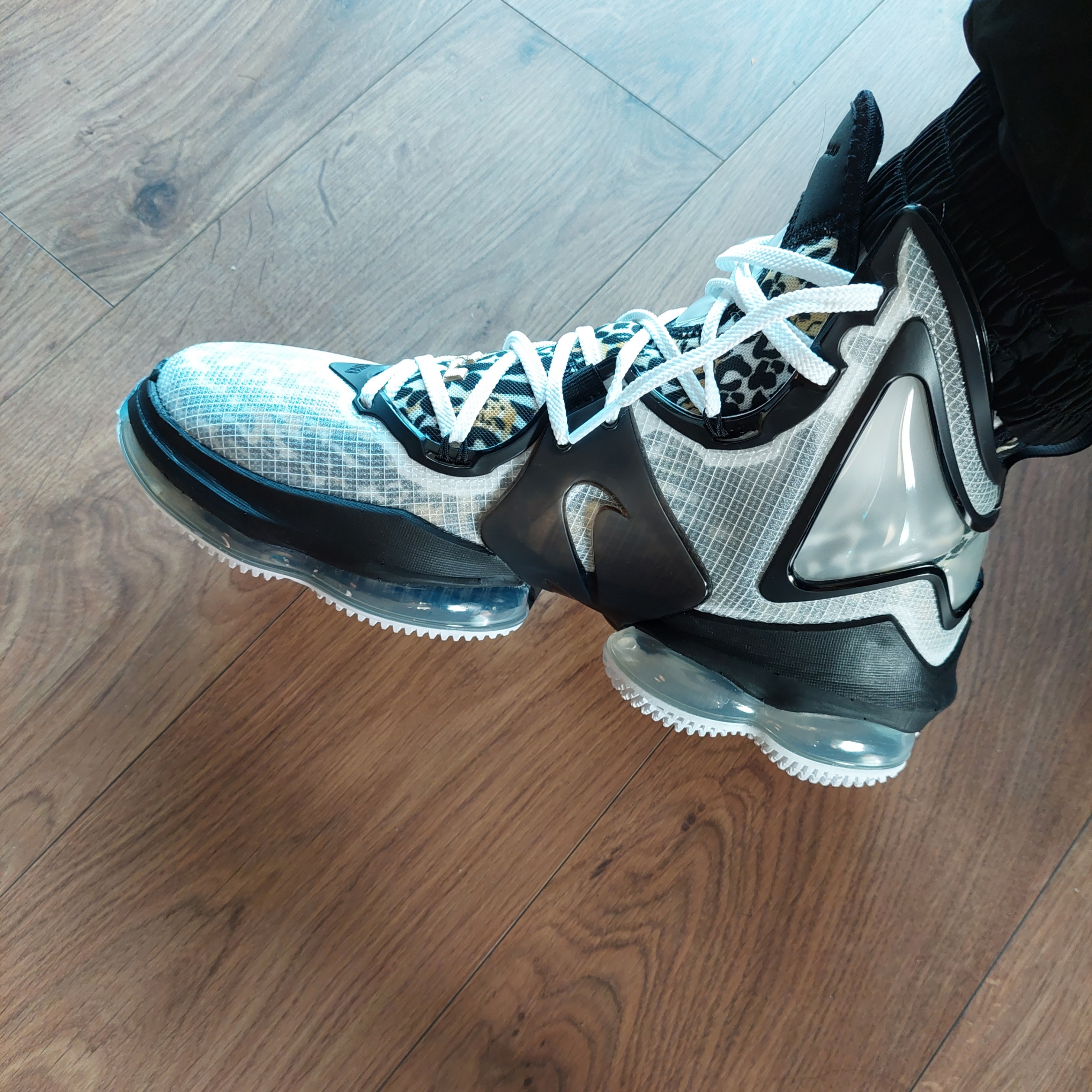 Nike LeBron XIX Royalty 착용 스타일 - 2