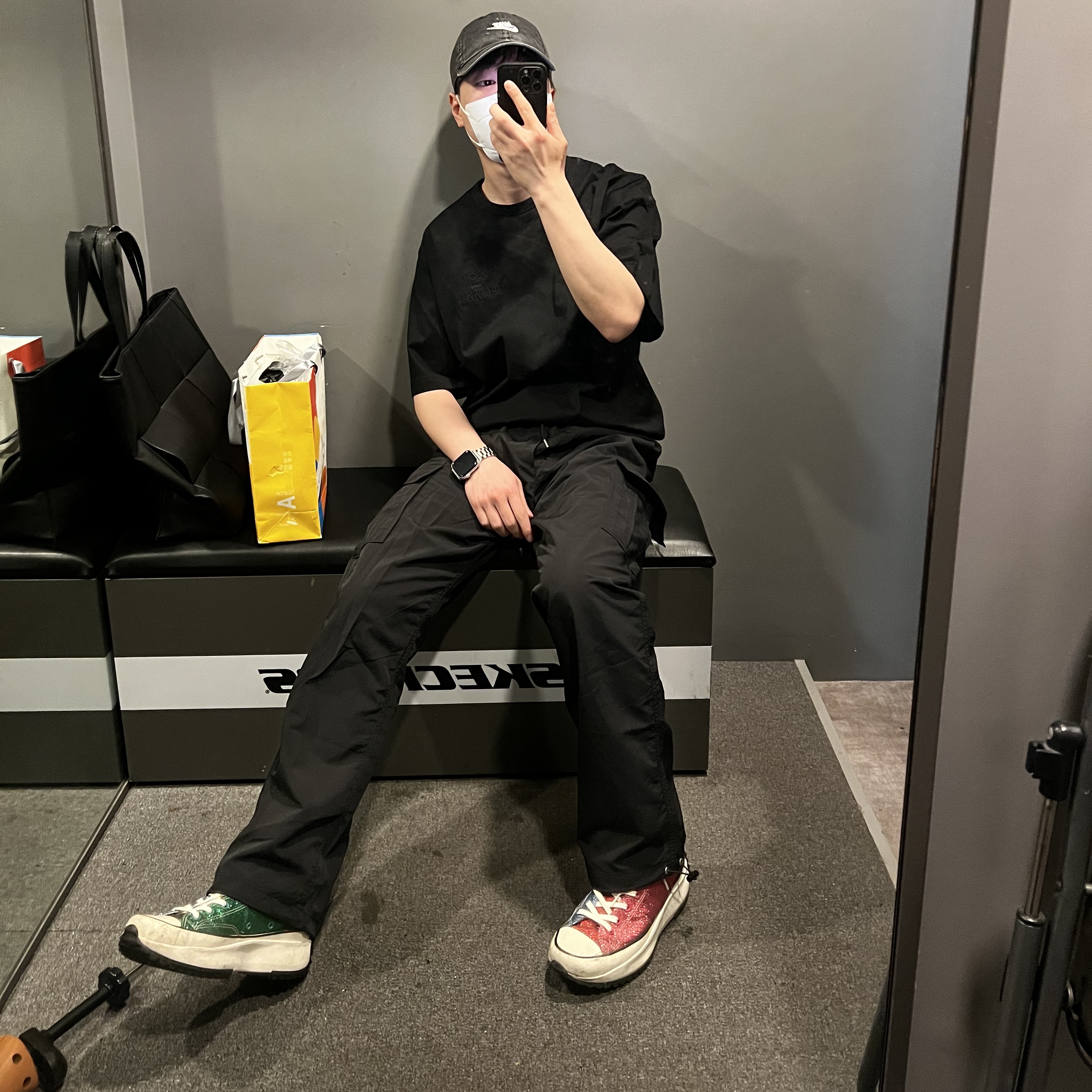 Converse x JW Anderson Run Star Hike Hi Glitter 착용 스타일