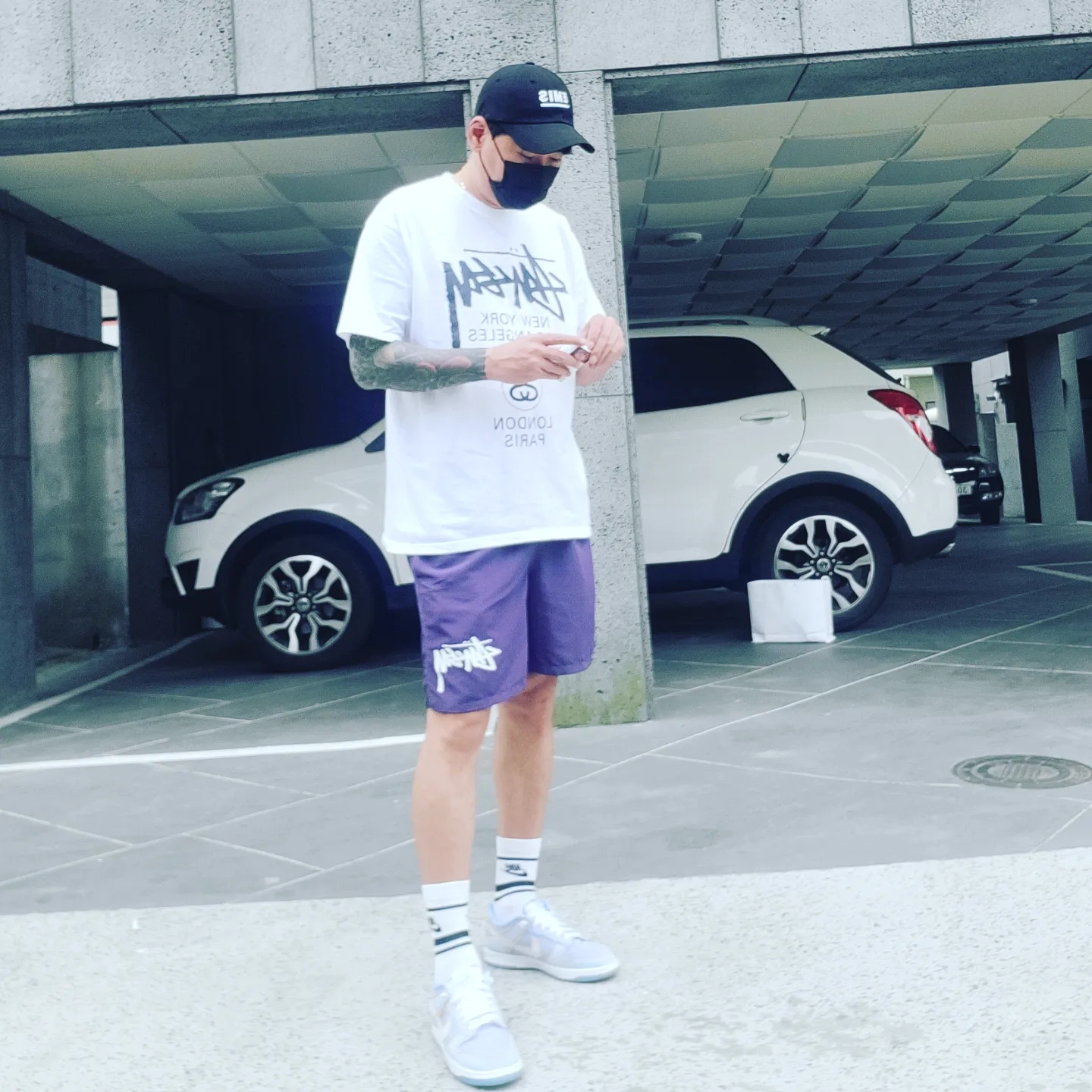 Stussy Big Stock Water Shorts Purple, Stussy World Tour T-Shirt White 착용 스타일