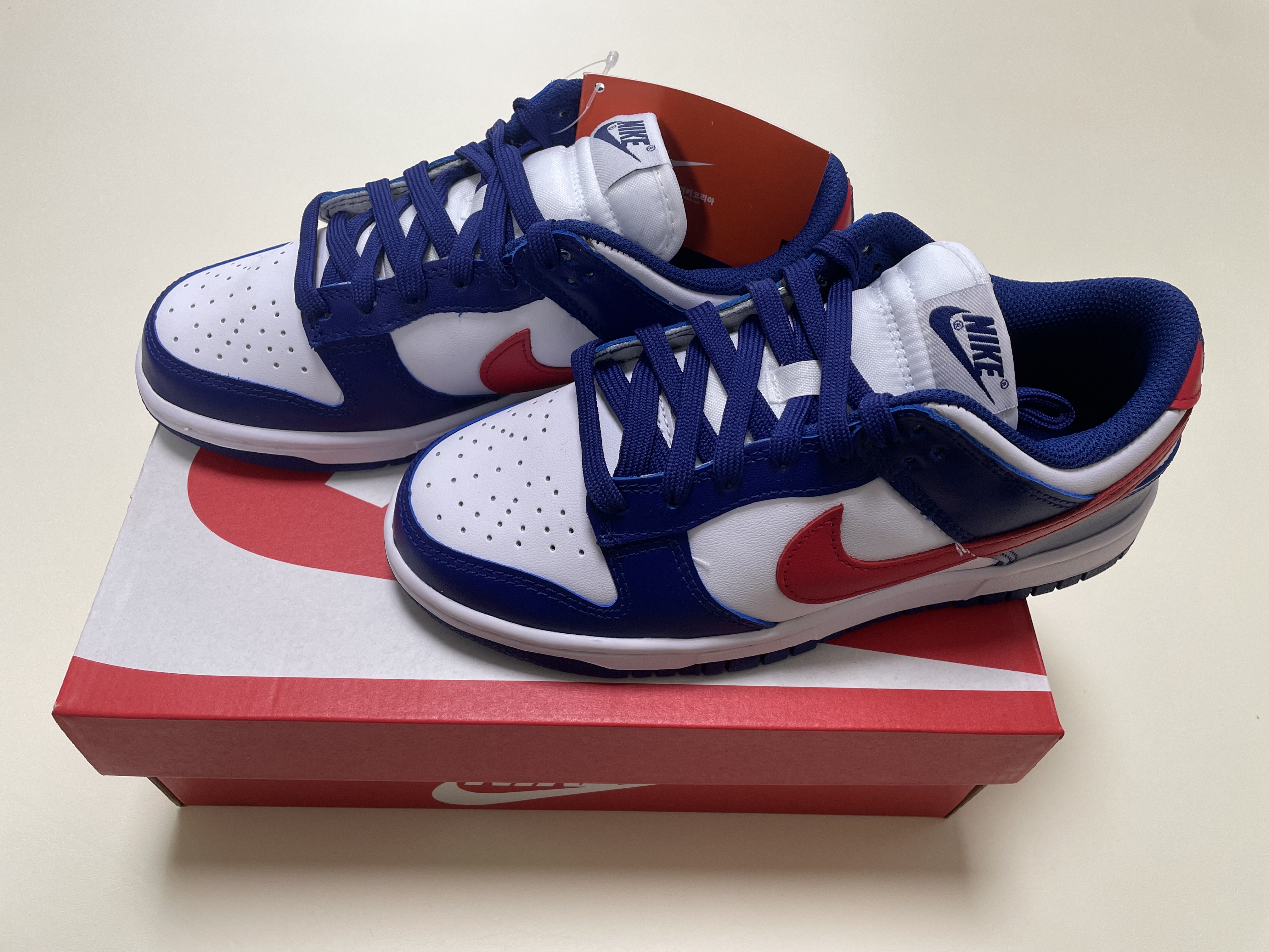 (W) Nike Dunk Low White and University Red 착용 스타일