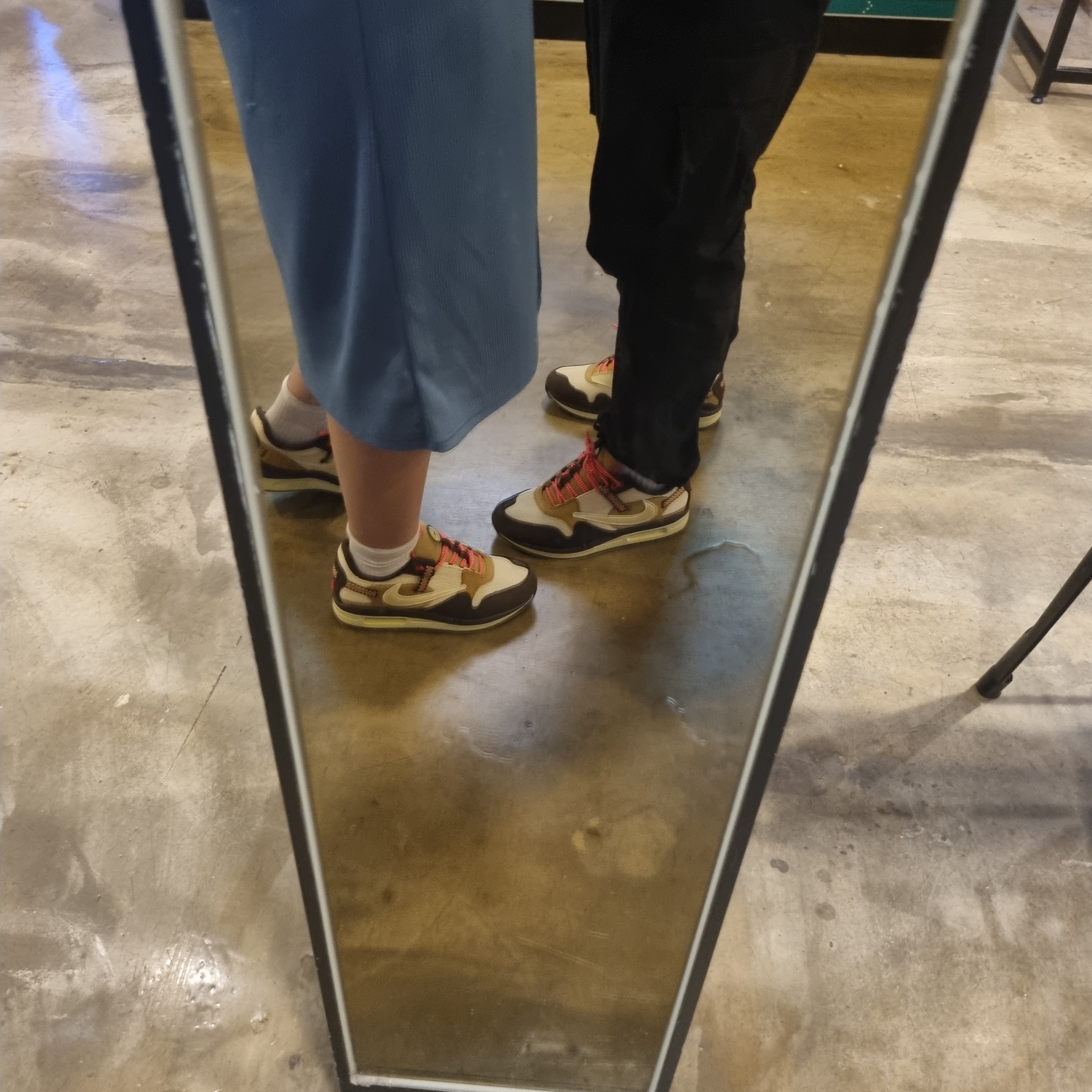 Nike x Travis Scott Air Max 1 Cact.us Brown 착용 스타일