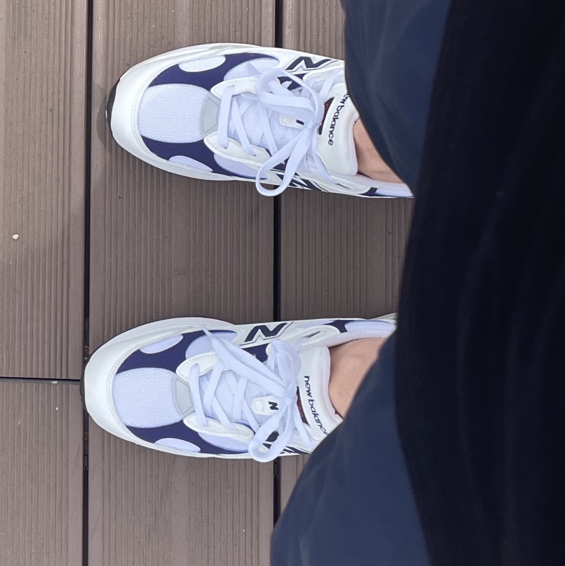 New Balance 992 Made in USA White Navy 착용 스타일 - 1