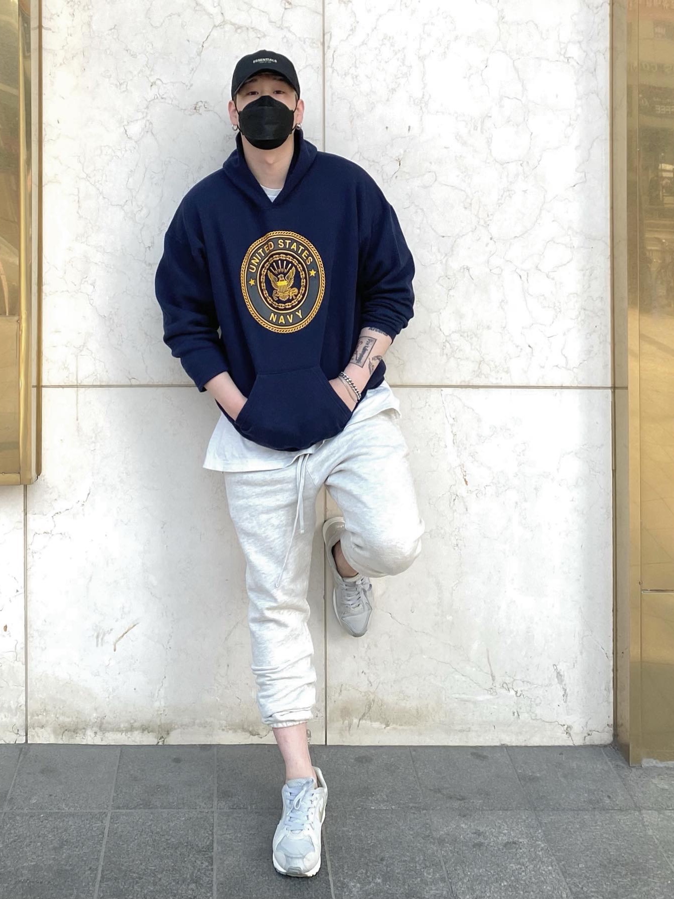 Nike x Fear of God Air Skylon 2 Light Bone, Essentials The Core Collection Sweatpants Oatmeal 착용 스타일 - 2