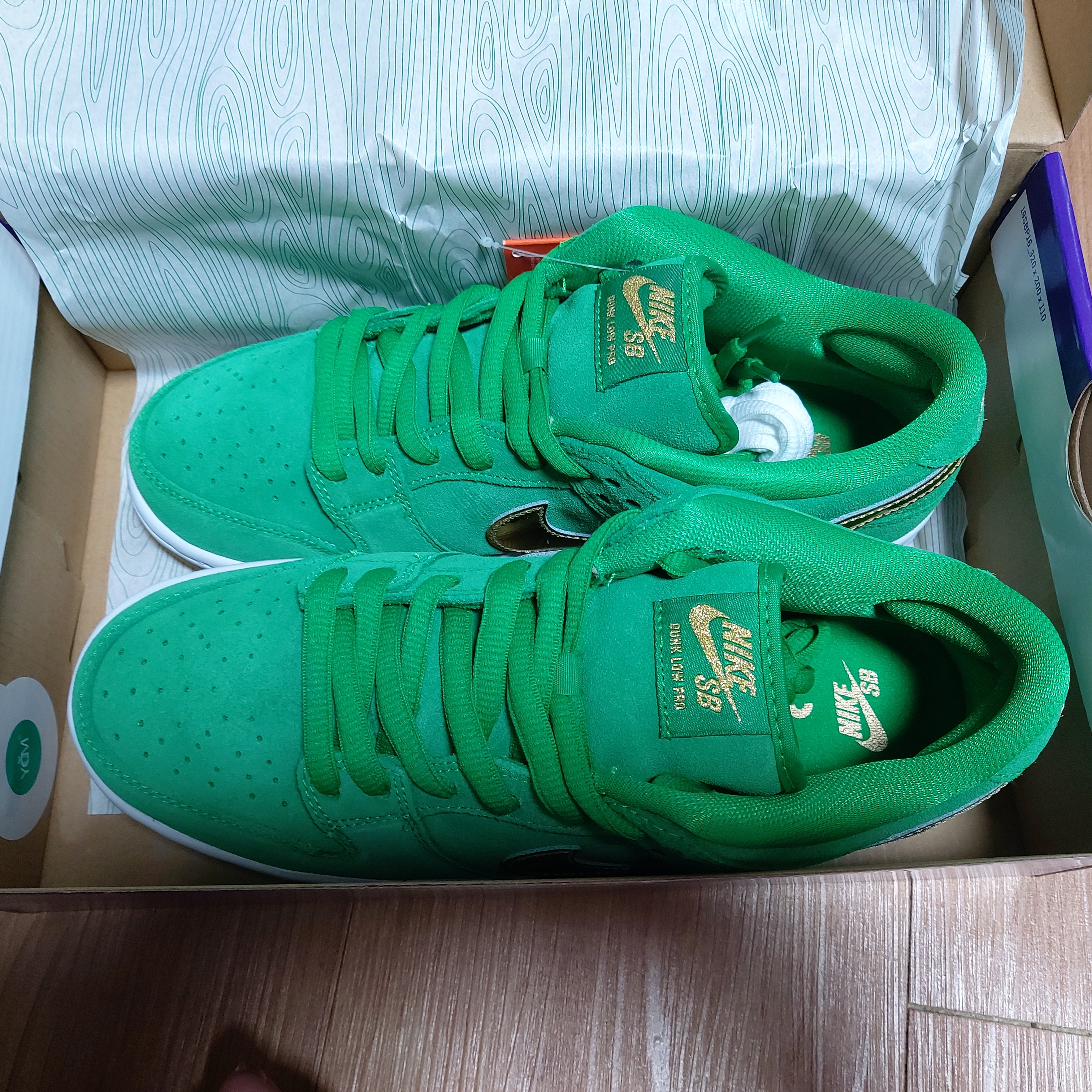 Nike SB Dunk Low Pro Shamrock 착용 스타일 - 2