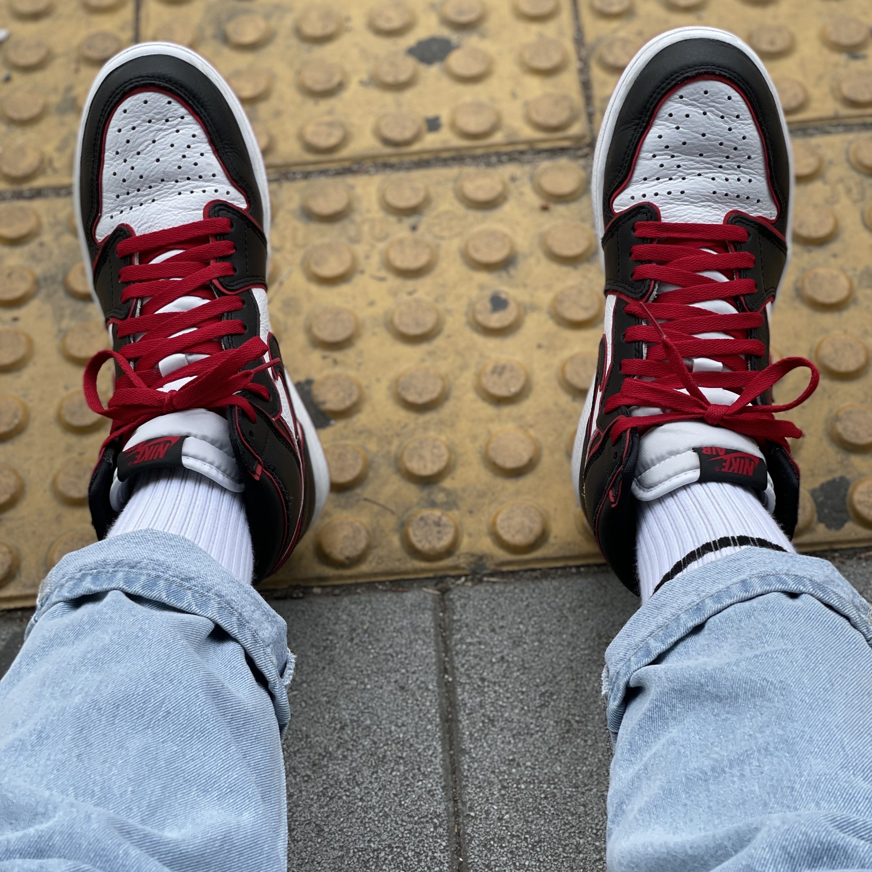 Jordan 1 Retro High OG Bloodline 착용 스타일 - 1