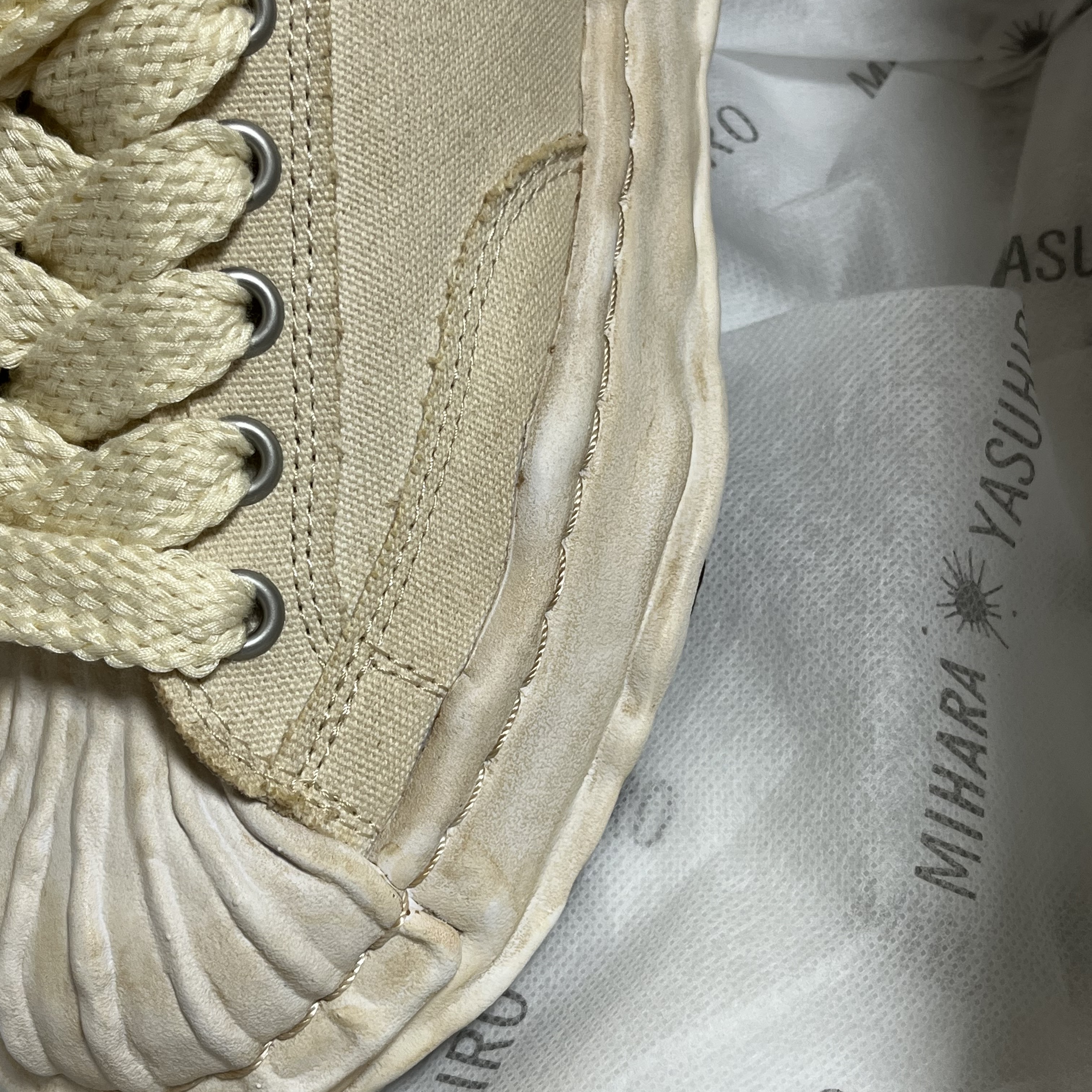 Maison Mihara Yasuhiro Blakey OG STC Sole OD Canvas Low-top Sneakers White 착용 스타일 - 4