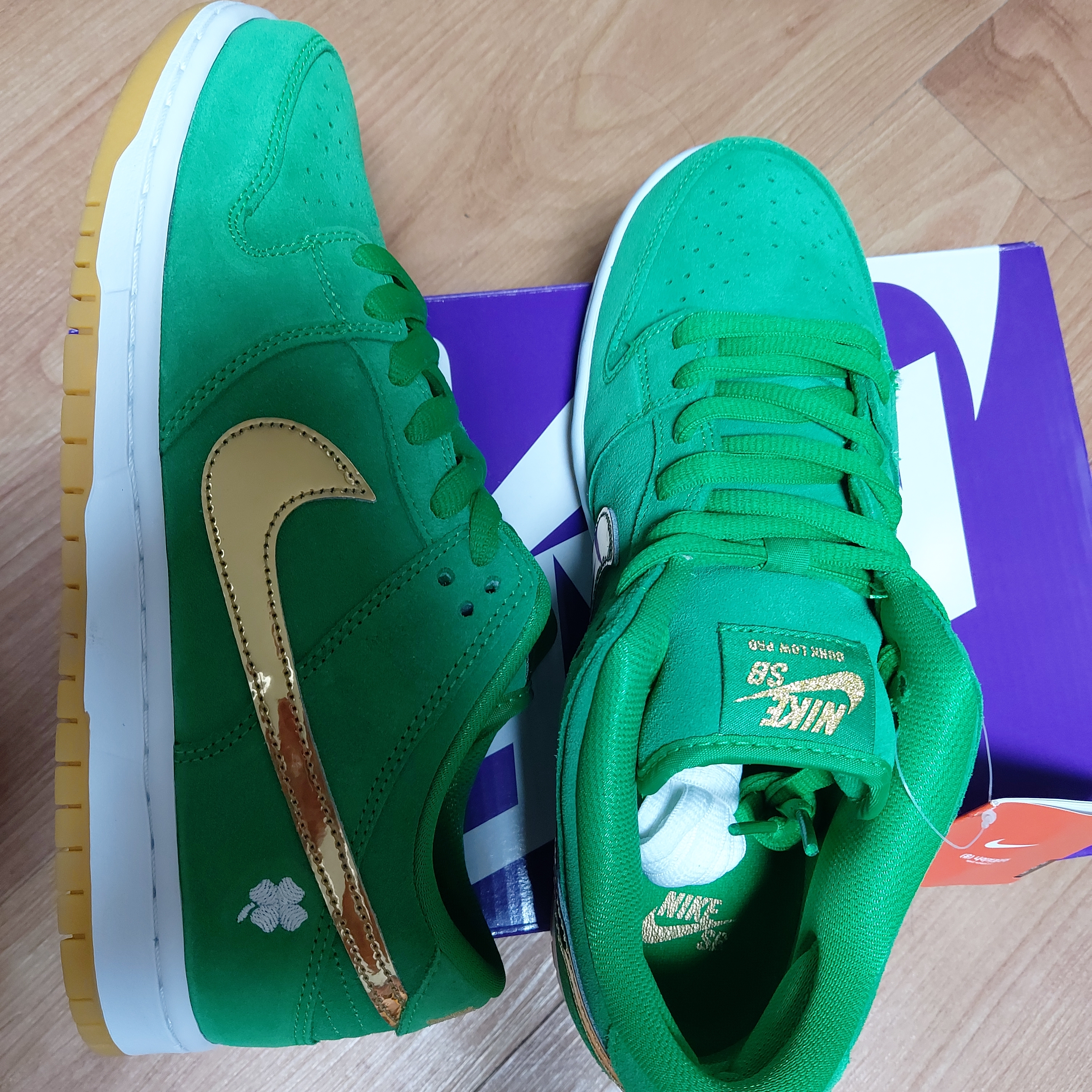 Nike SB Dunk Low Pro Shamrock 착용 스타일 - 5