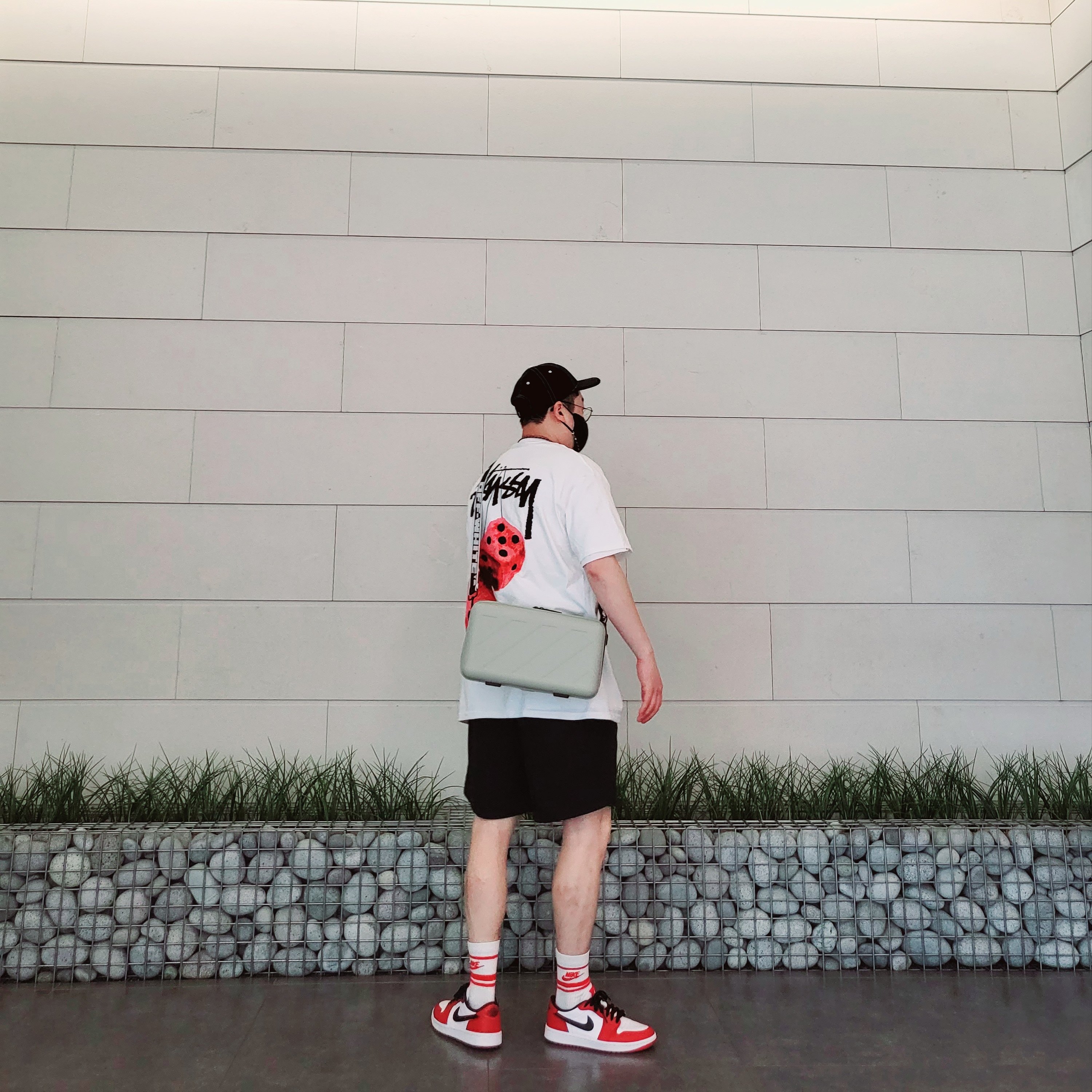Stussy Fuzzy Dice T-Shirt White, Off-White x Amore Pacific Protection Box (Without Cosmetics) 착용 스타일 - 4