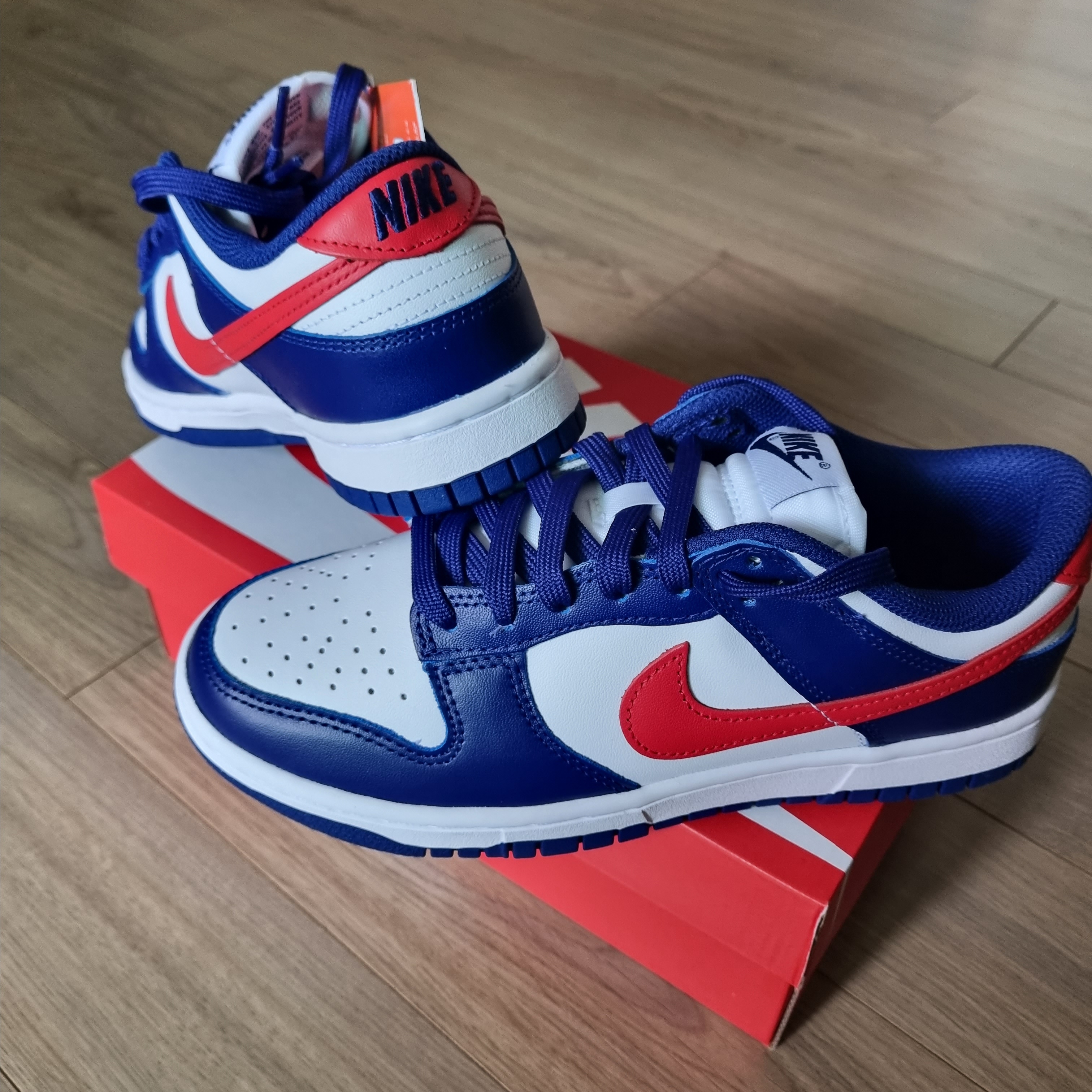 (W) Nike Dunk Low White and University Red 착용 스타일