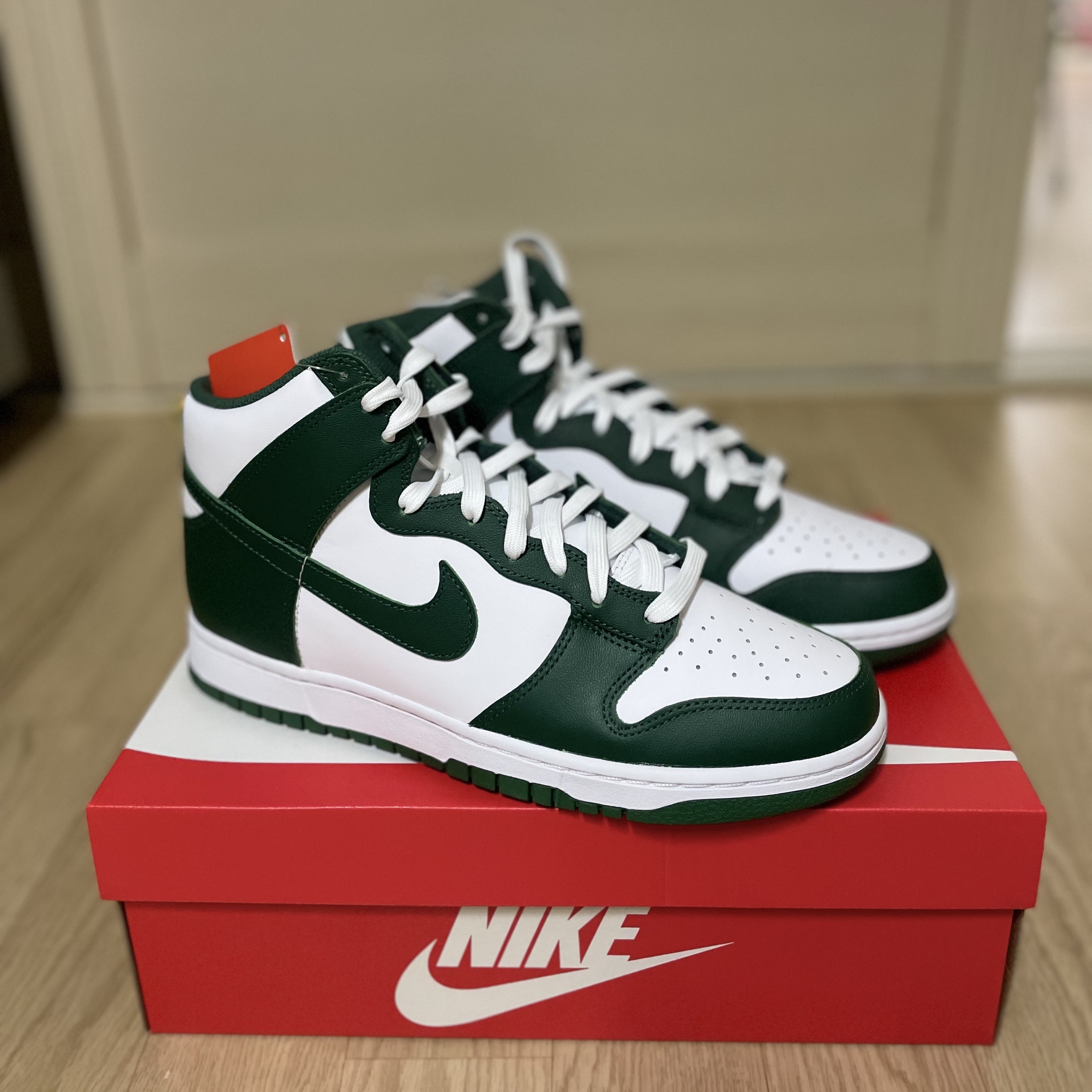 Nike Dunk High Retro Noble Green 착용 스타일 - 3