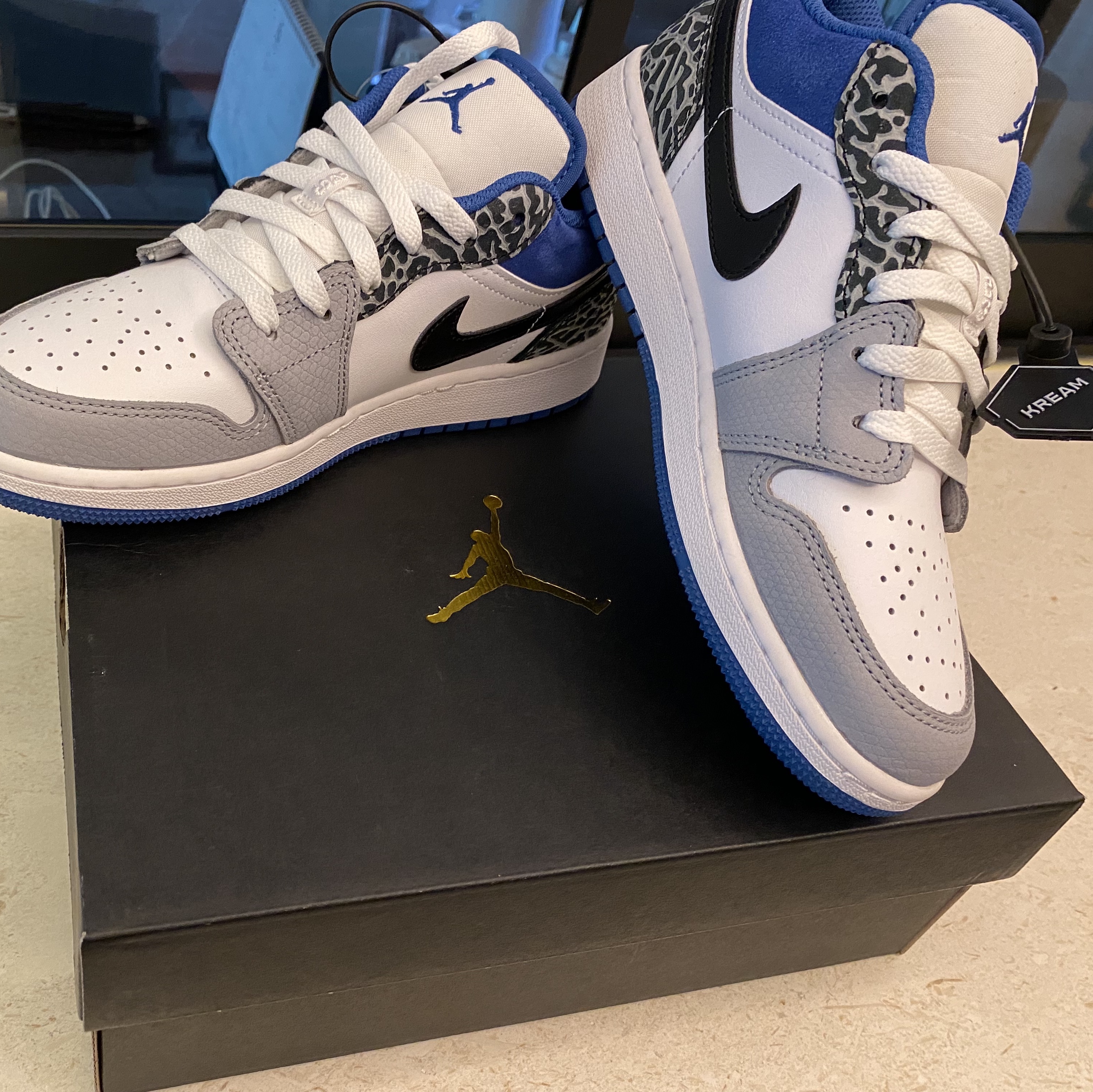 (GS) Jordan 1 Low SE White Dark Marina Blue Cement Grey 착용 스타일