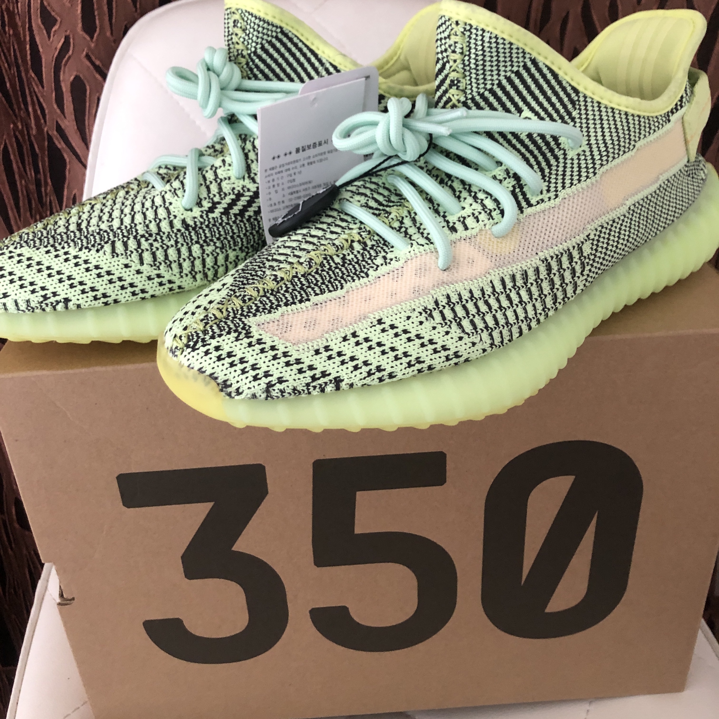 Adidas Yeezy Boost 350 V2 Yeezreel - Non-Reflective 착용 스타일