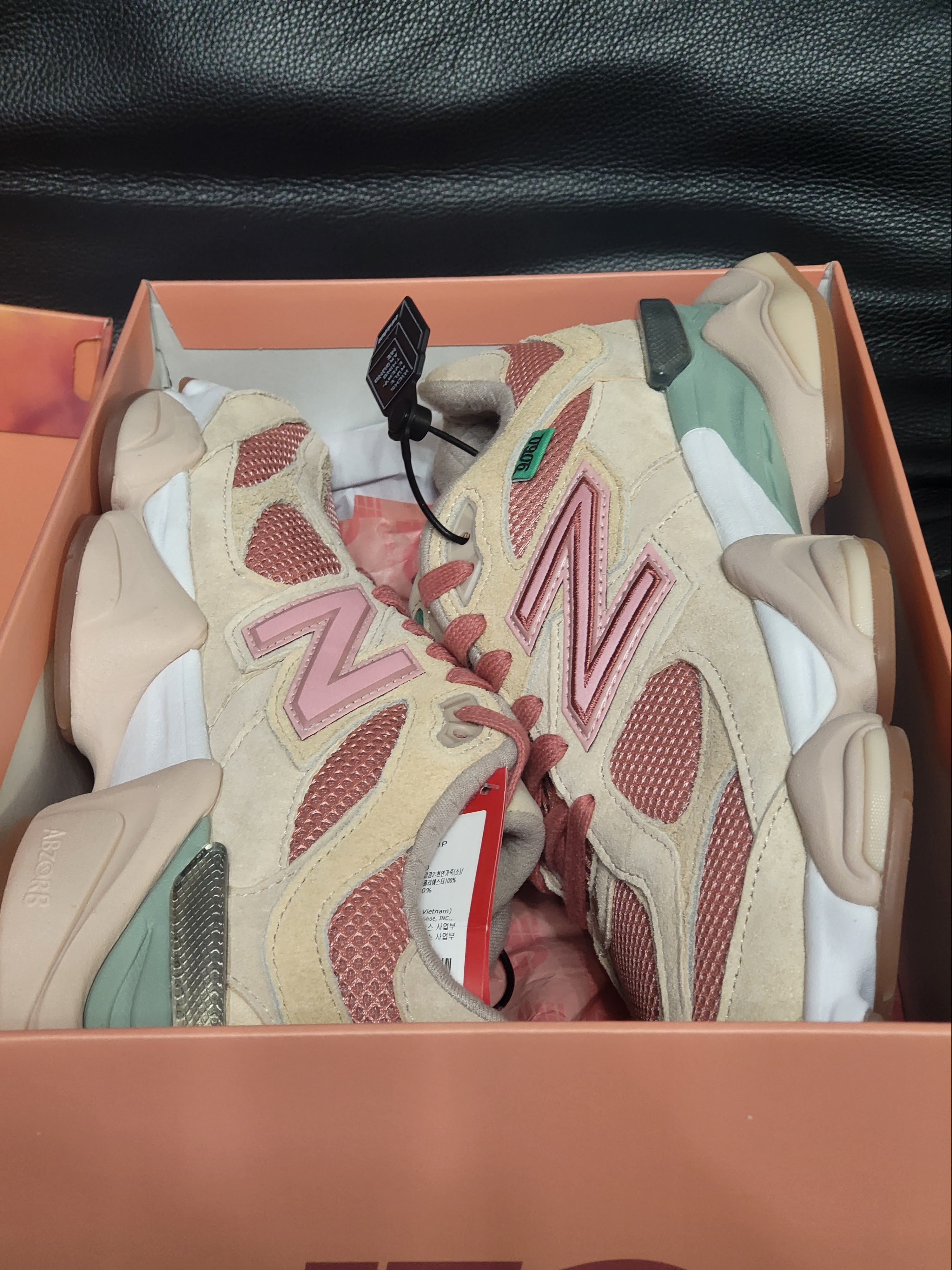 New Balance x Joe Freshgoods 9060 Inside Voices Penny Cookie Pink 착용 스타일 - 2