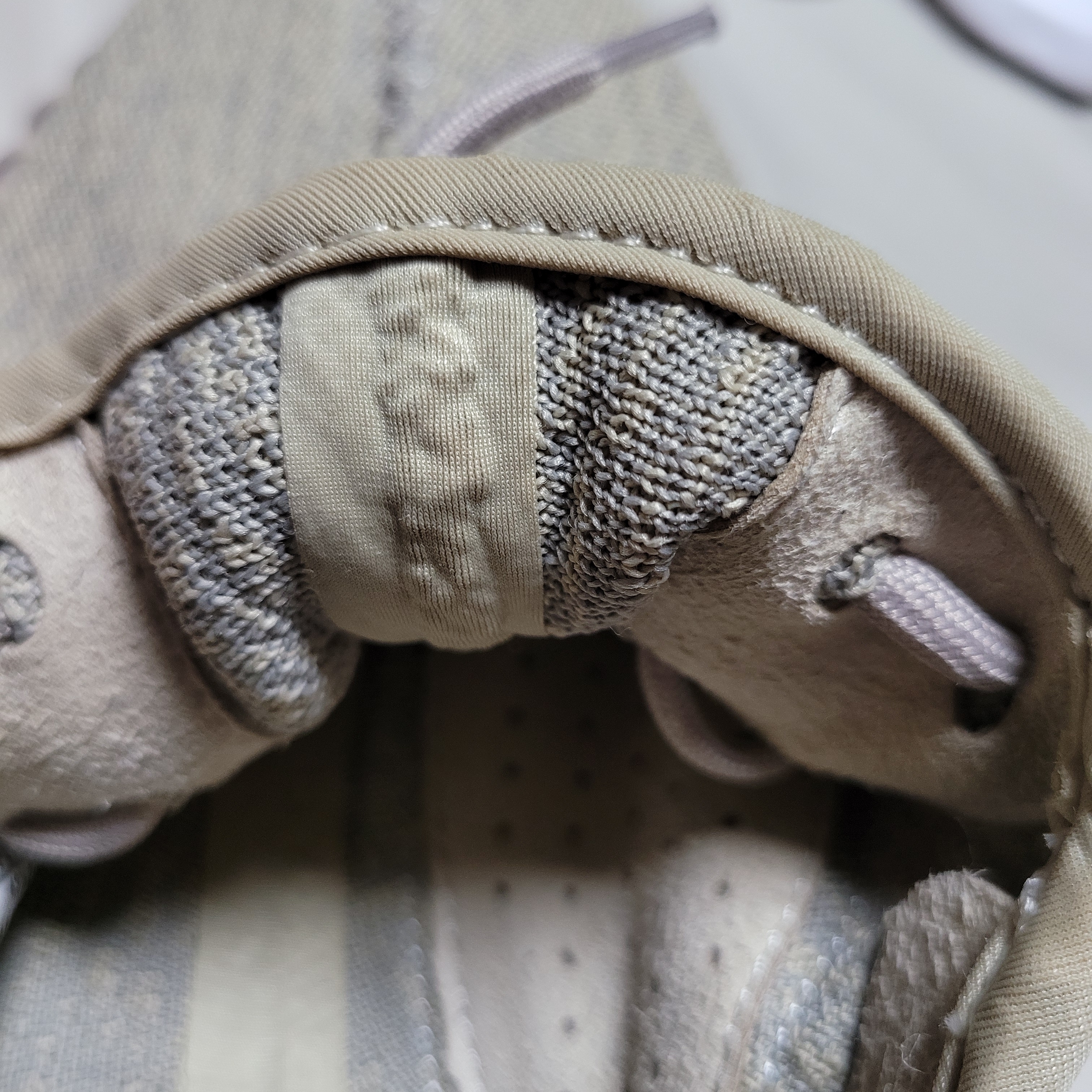 Adidas Yeezy Boost 350 Oxford Tan 착용 스타일 - 5