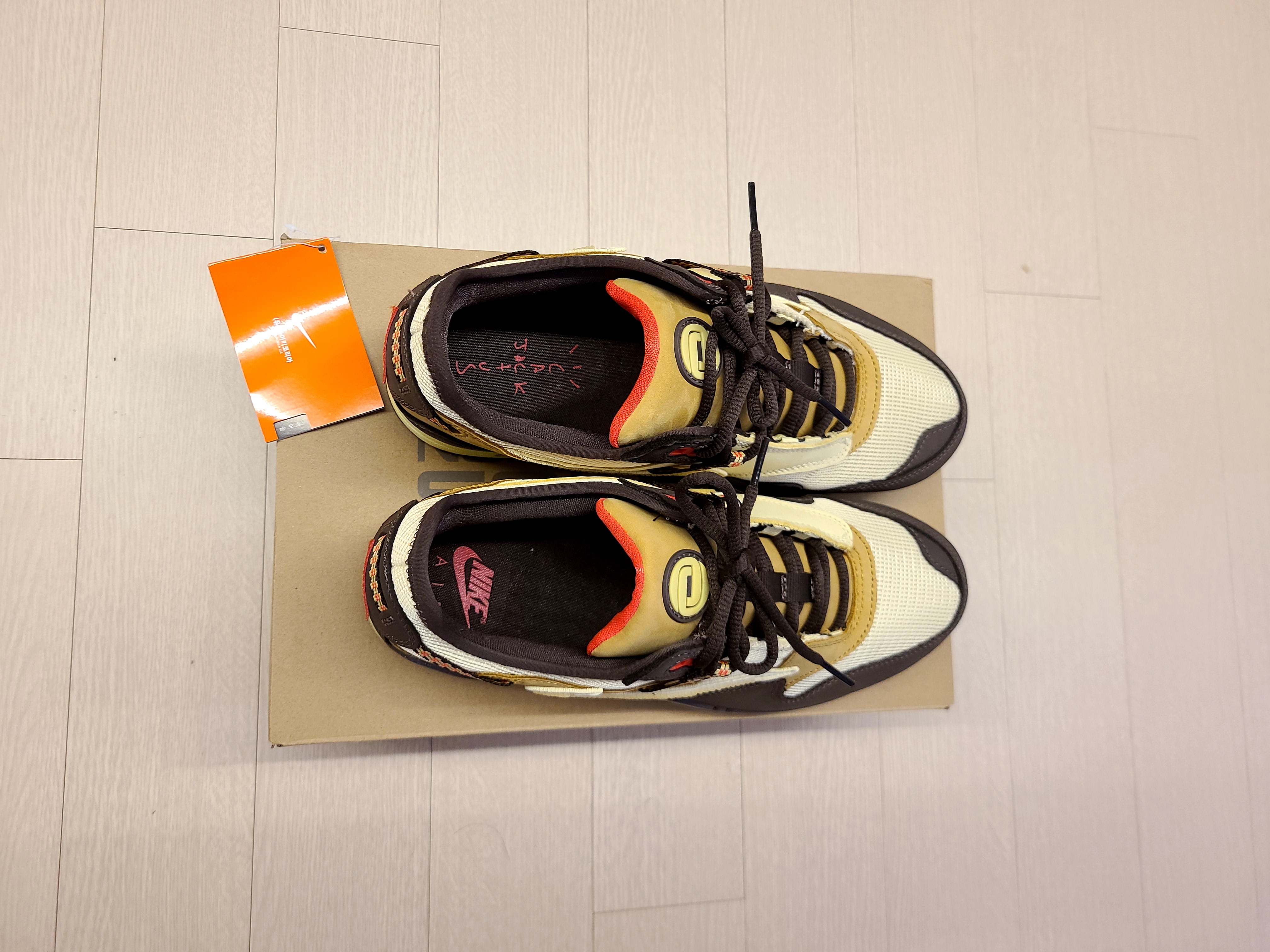 Nike x Travis Scott Air Max 1 Cact.us Brown 착용 스타일 - 5