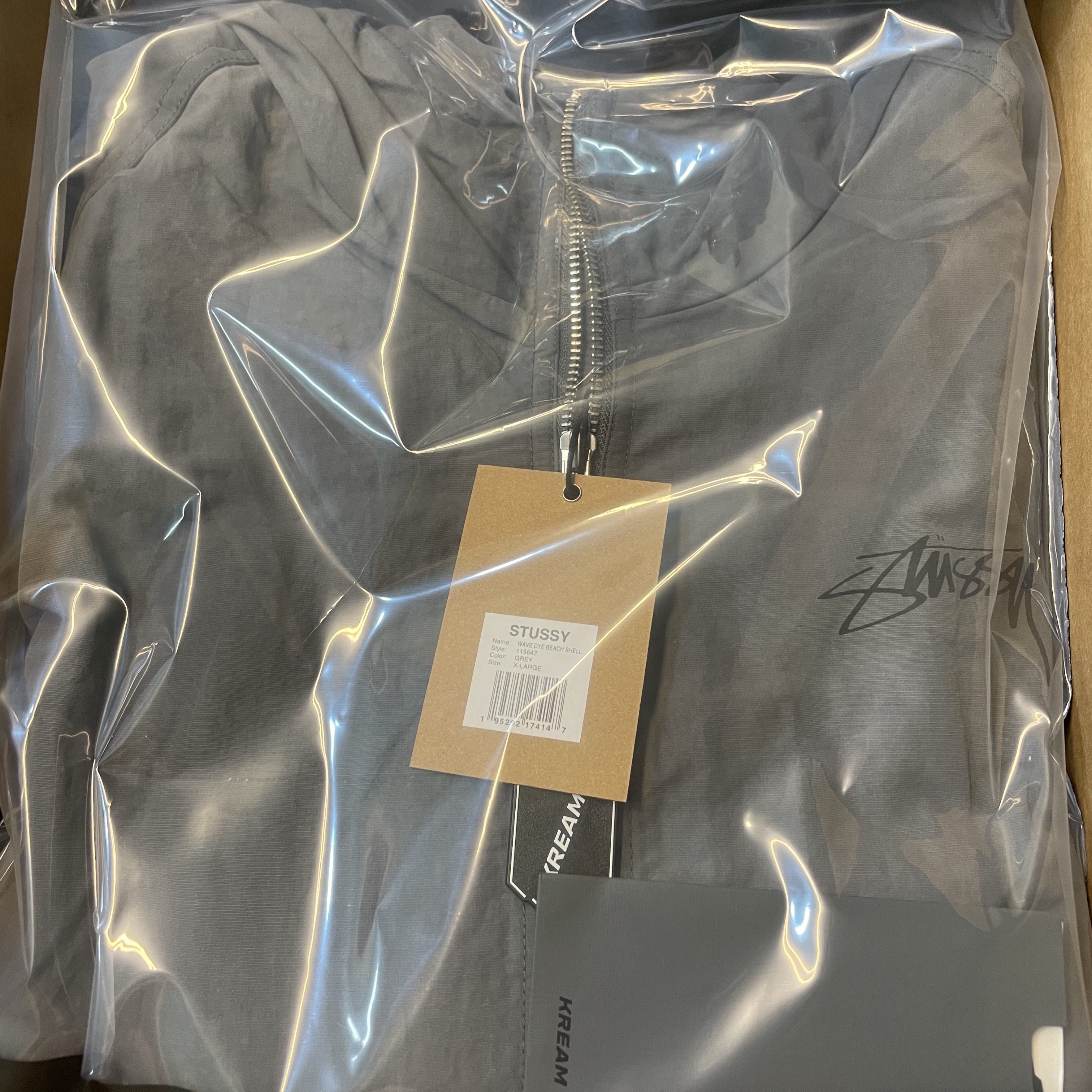 Stussy Wave Dye Beach Shell Jacket Grey 착용 스타일