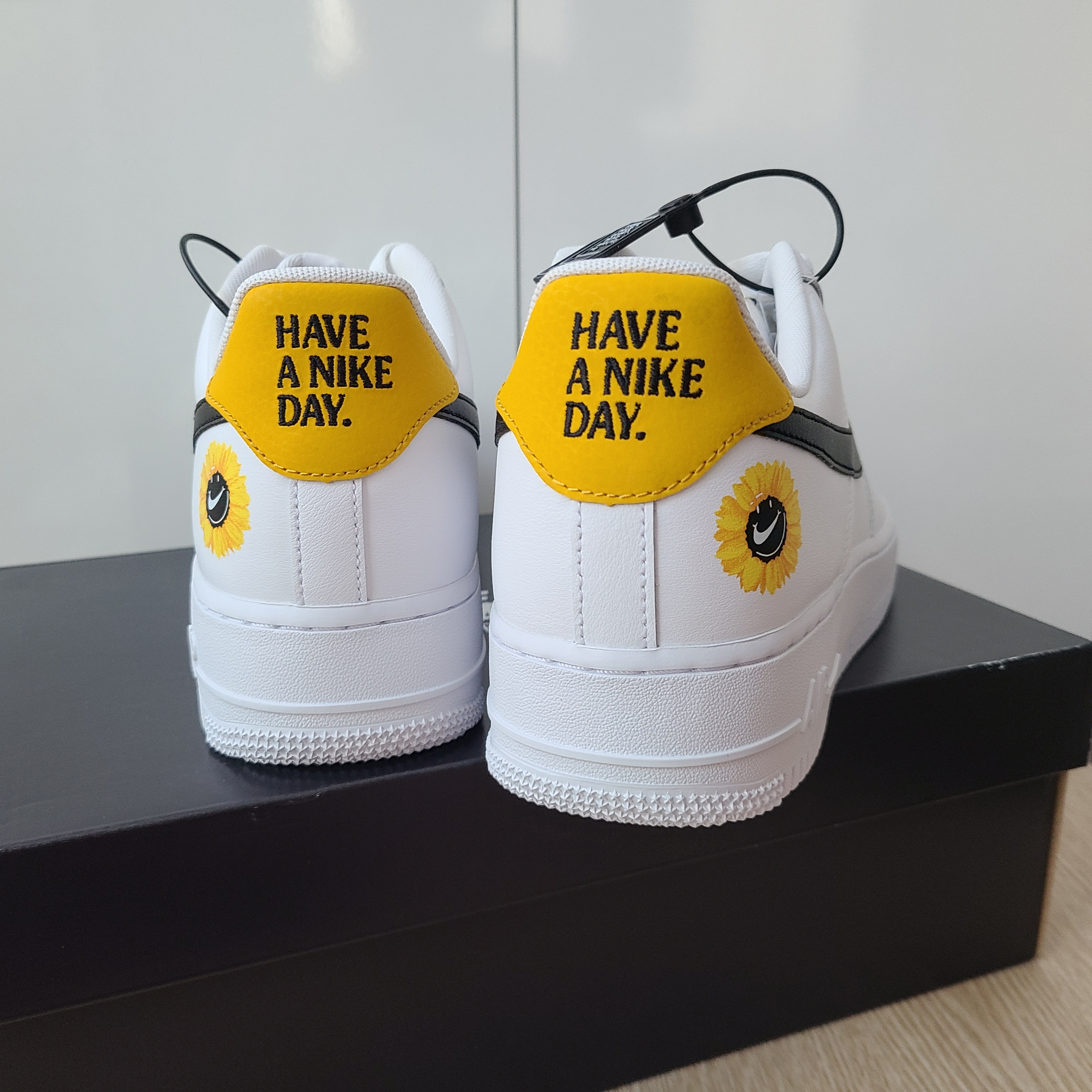 Nike Air Force 1 '07 LV8 2 Have a Nike Day 착용 스타일 - 2