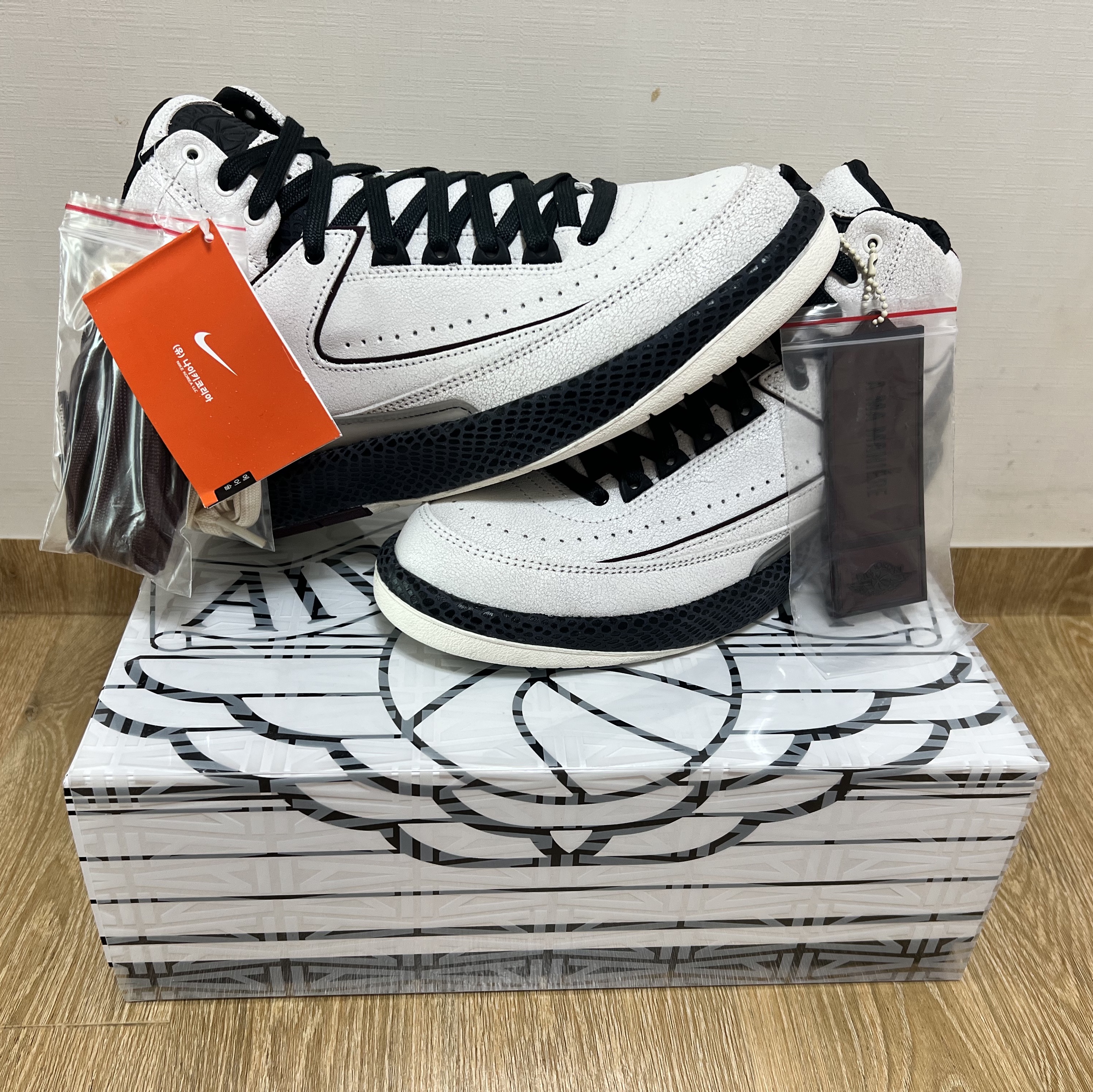 Jordan 2 x A Ma Maniere Retro SP Sail and Burgundy 착용 스타일 - 1