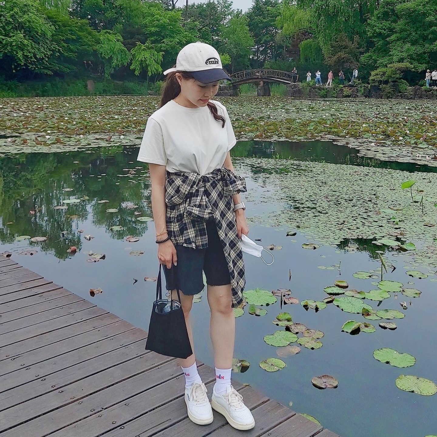 (W) Autry Medalist Low Leather Sneakers White 착용 스타일 - 1