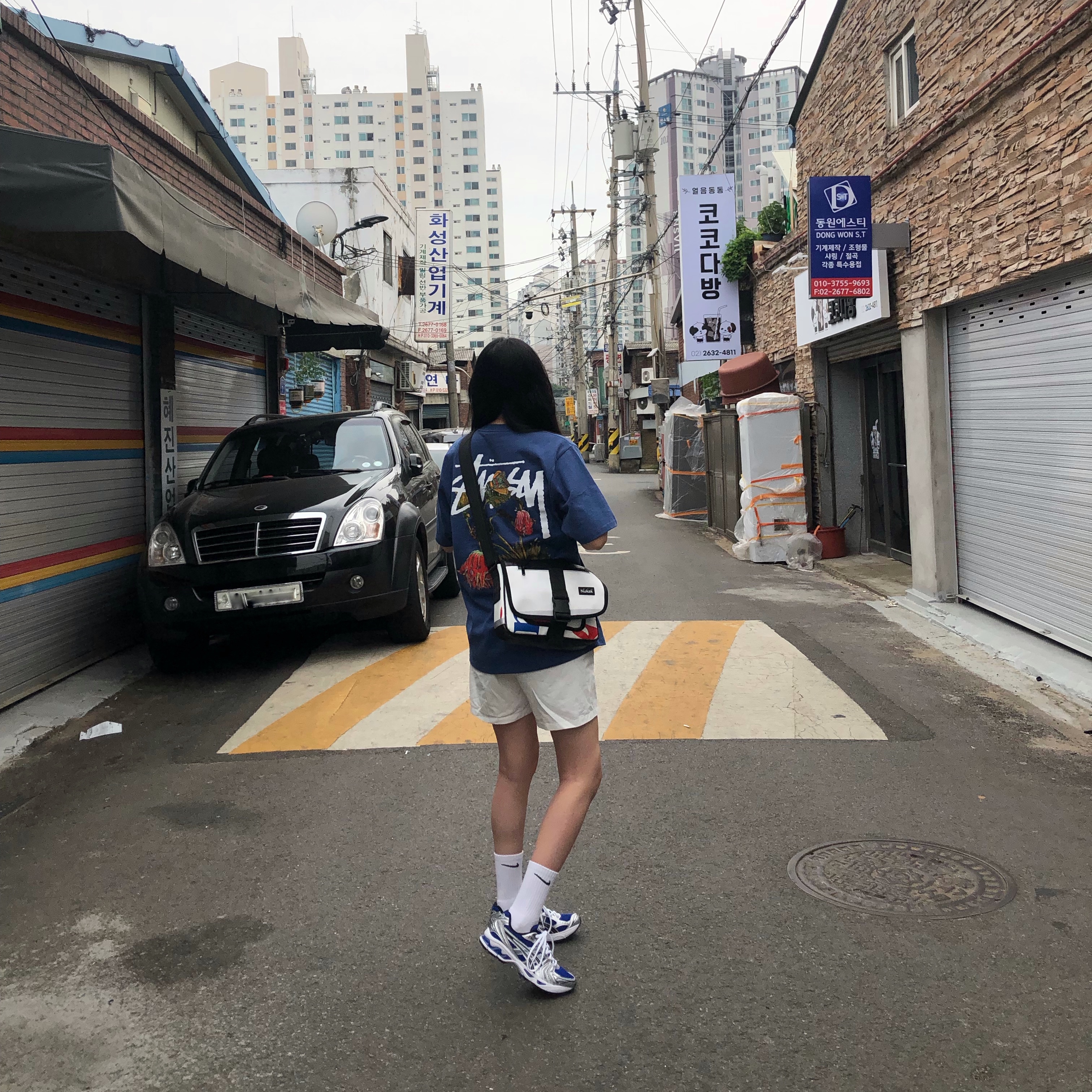 Asics Gel-Kayano 14 Monaco Blue Black, Stussy Withered Flower T-Shirt Midnight 착용 스타일 - 1