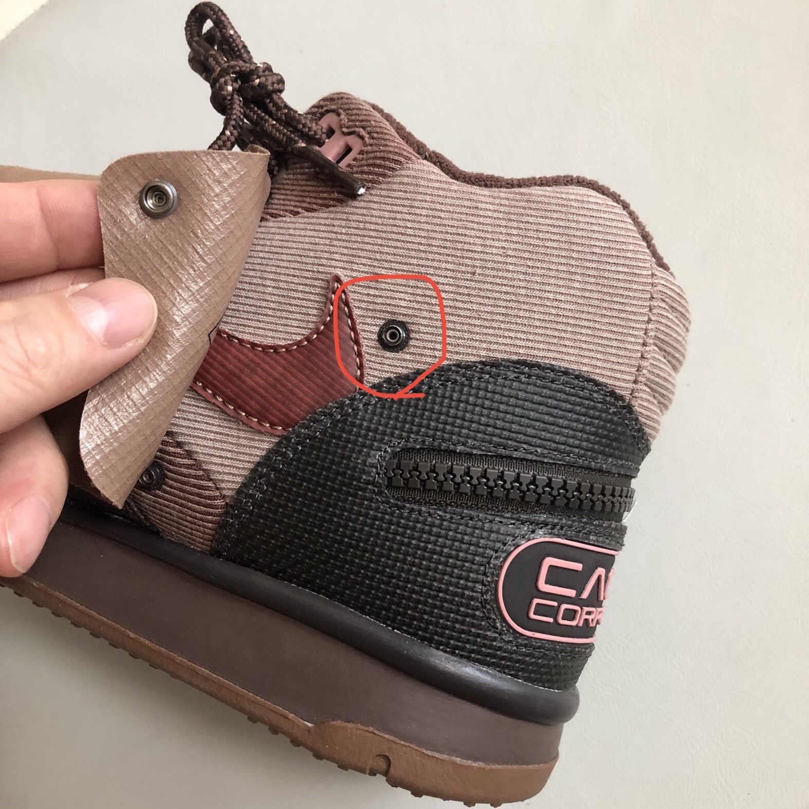 Nike x Travis Scott Air Trainer 1 Archaeo Brown and Rust Pink 착용 스타일