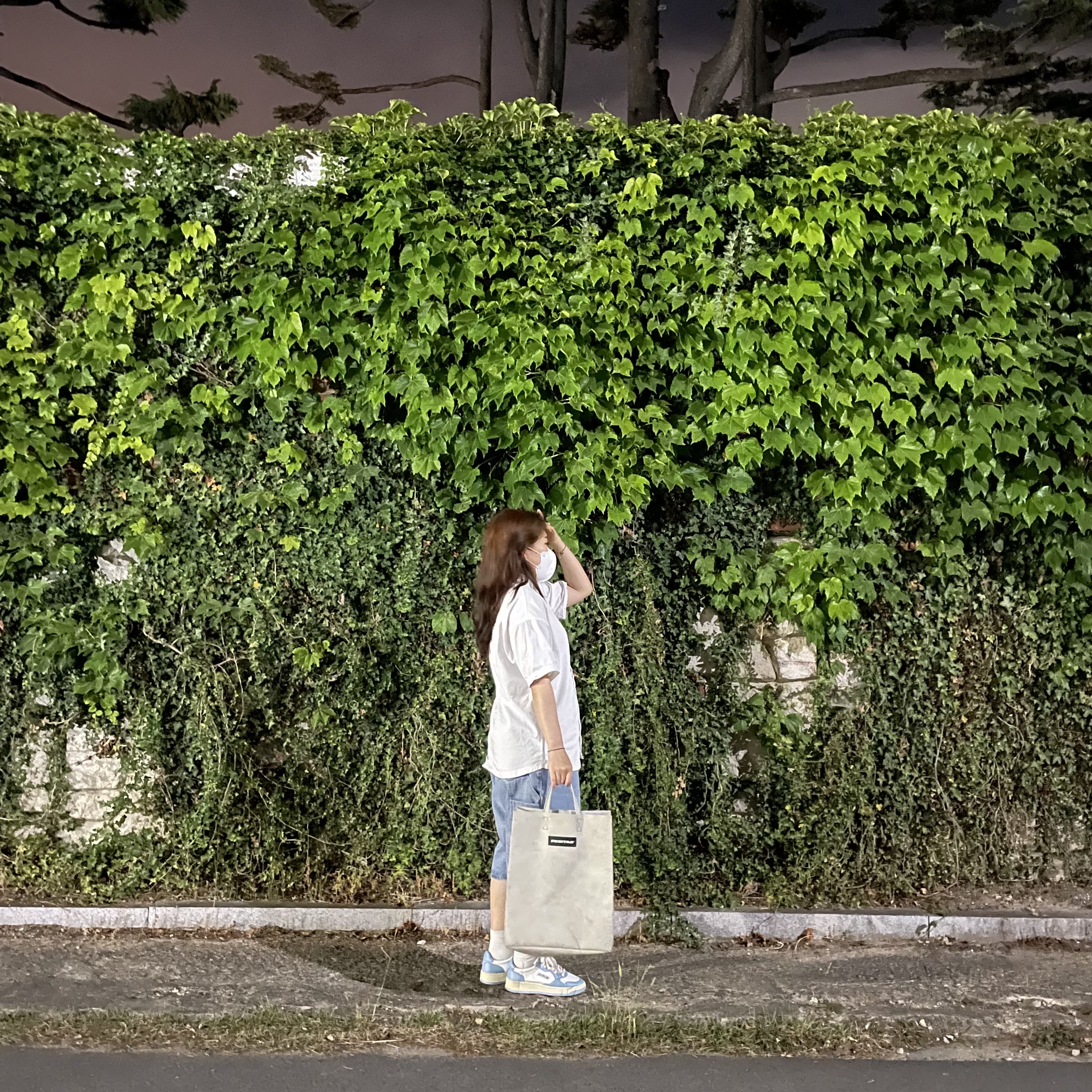 (W) Autry Medalist Low Leather Sneakers Light Blue White 착용 스타일 - 1