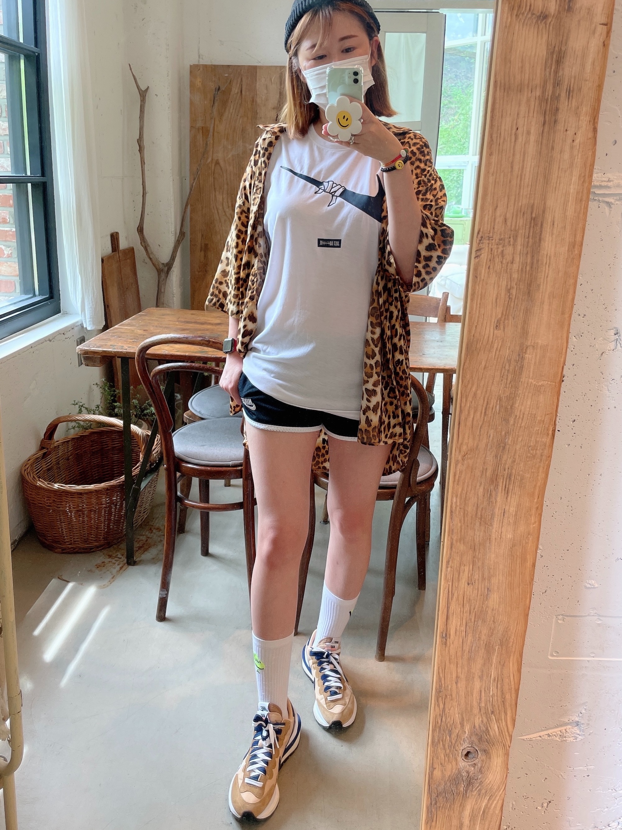 Nike x Sacai VaporWaffle Sesame and Blue Void 착용 스타일