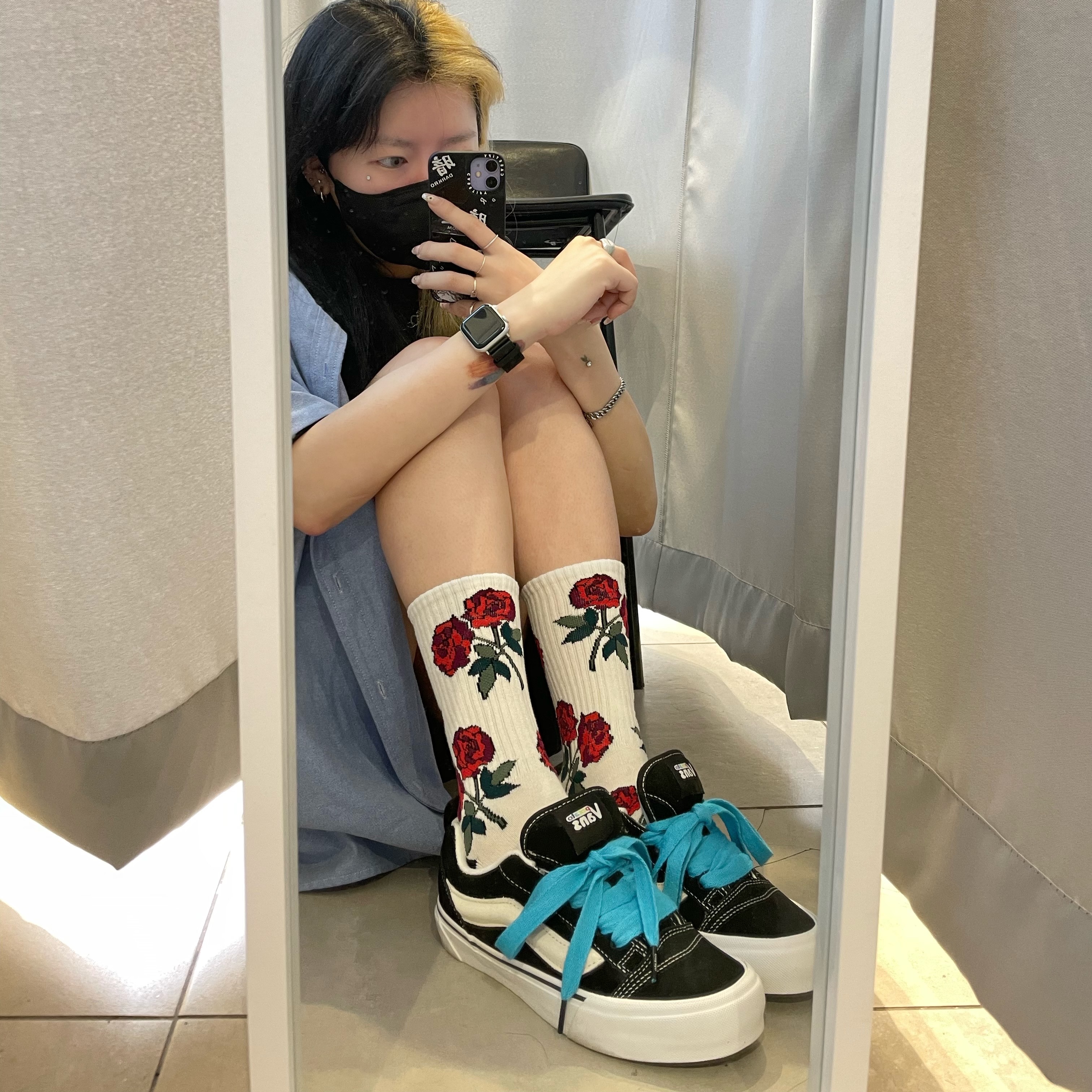 Vans Vault x Imran Potato Knu-Skool VR3 LX Black White, Casetify x Darkr8m Studio Tape Impact iPhone Case Clear Black 착용 스타일 - 2