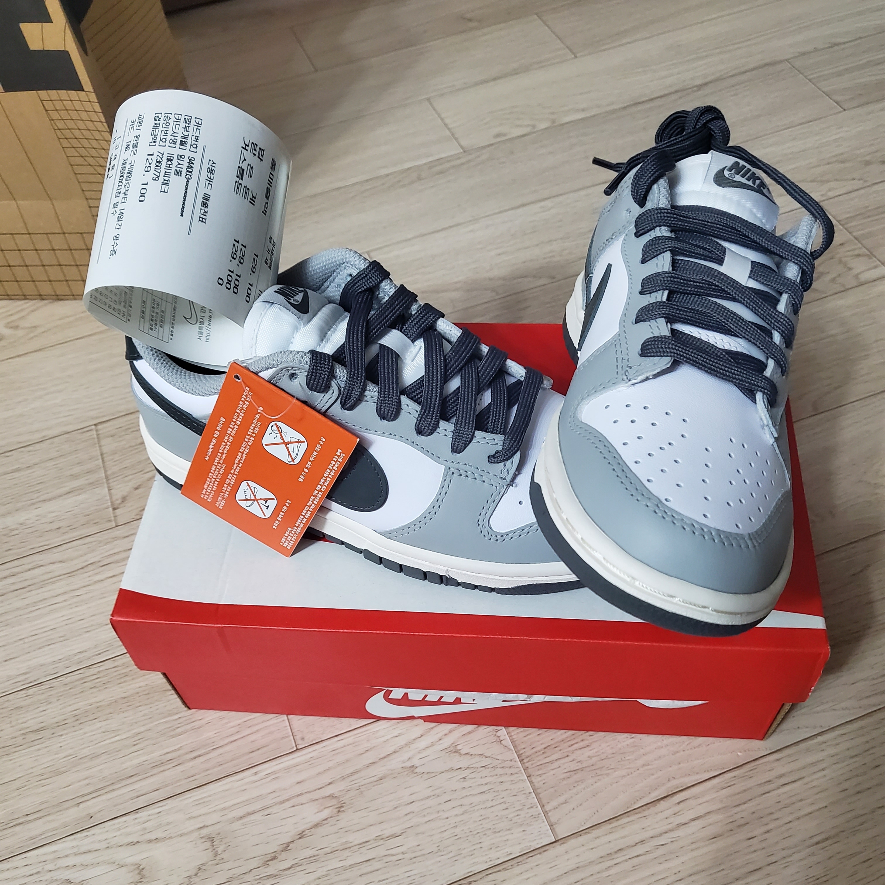(W) Nike Dunk Low Light Smoke Grey 착용 스타일 - 1