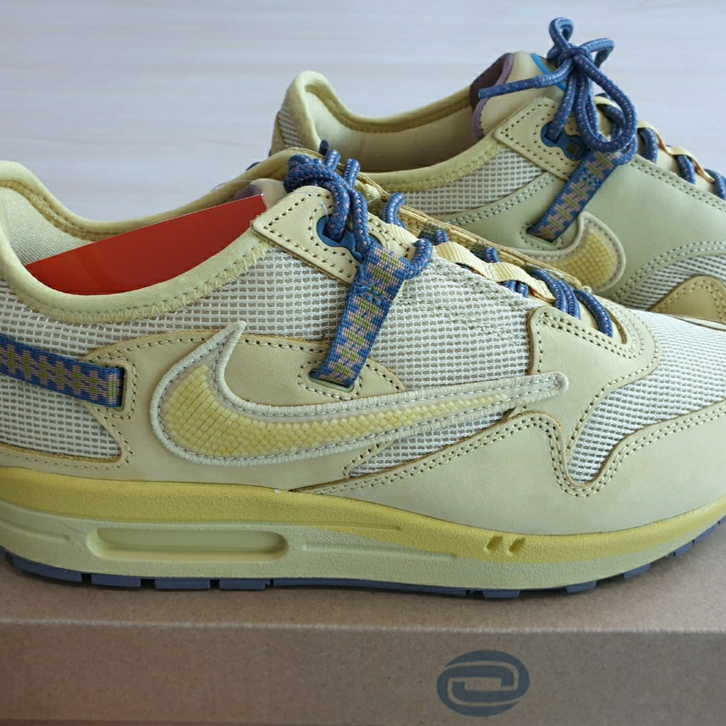 Nike x Travis Scott Air Max 1 Cact.us Gold 착용 스타일 - 2