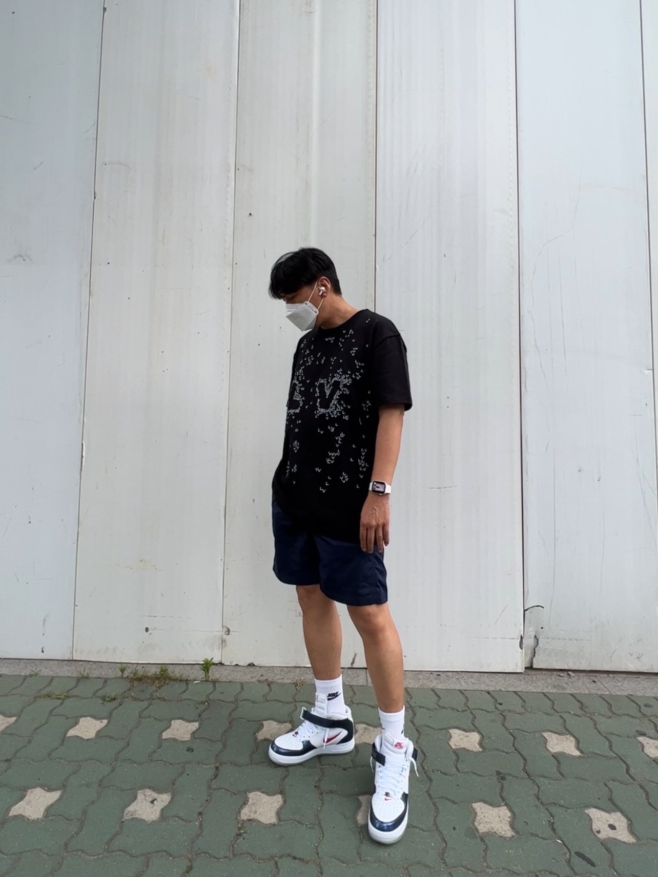 Nike Air Force 1 Mid QS University Red and Midnight Navy 착용 스타일