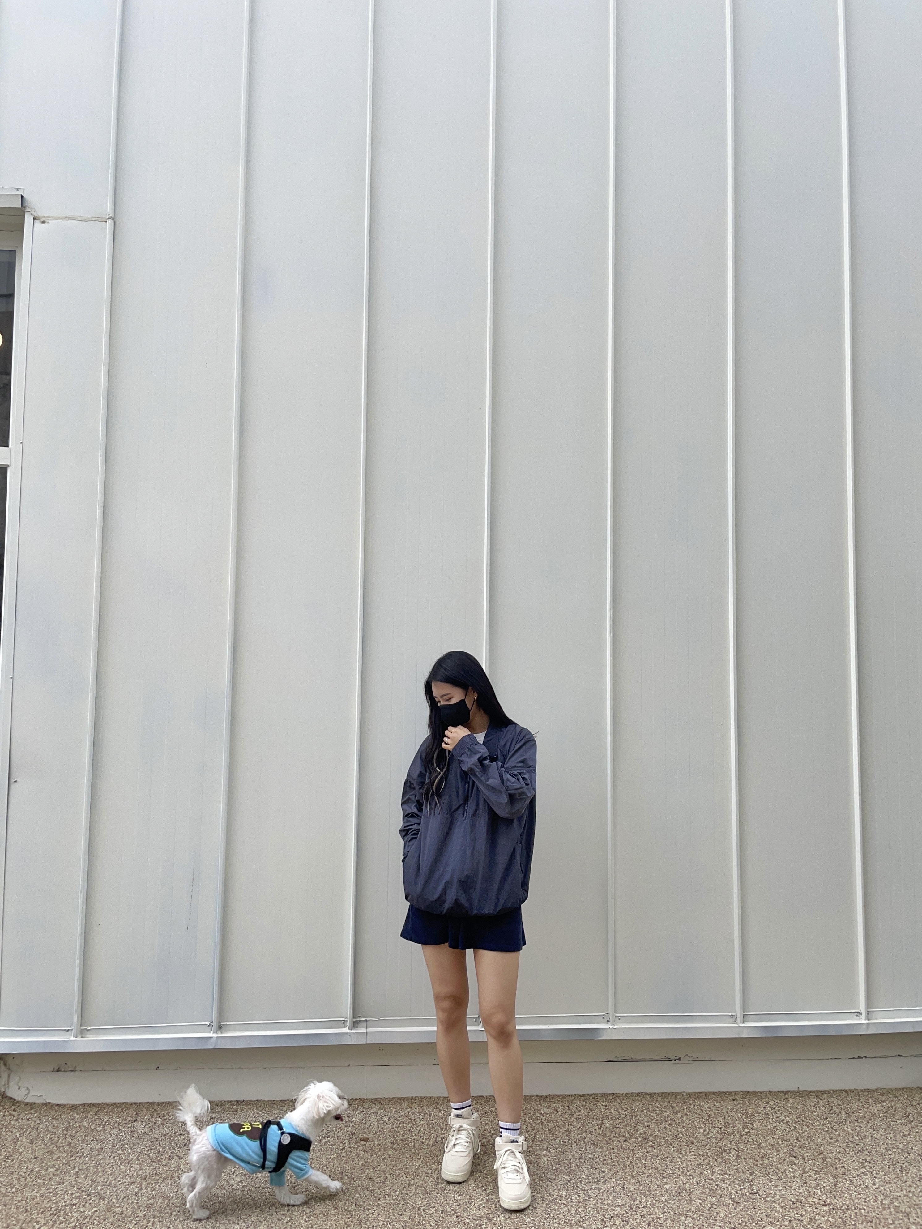 Nike x Stussy Air Force 1 '07 Mid SP Fossil, Nike x Stussy Windrunner Jacket Off Noir 착용 스타일 - 1