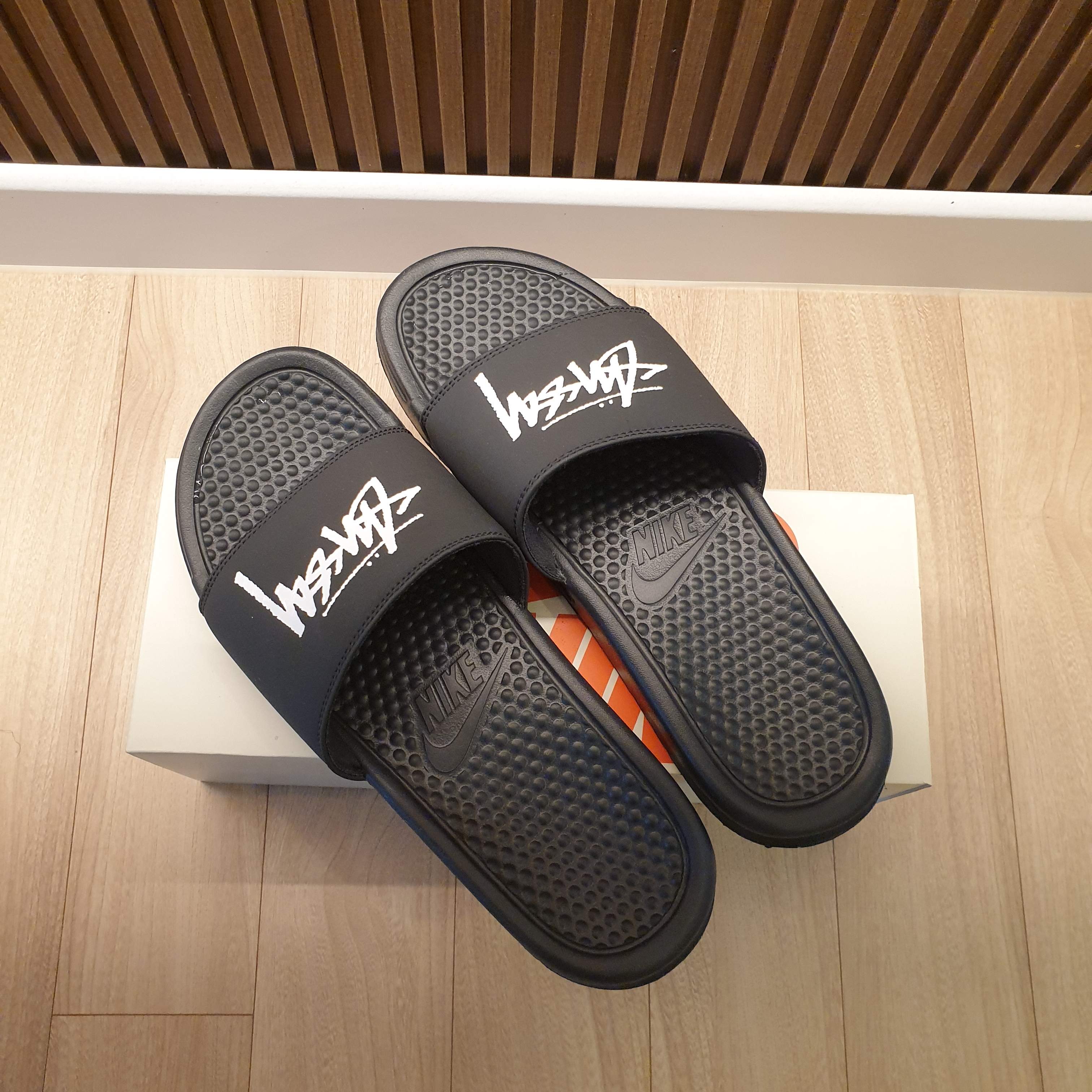 Nike x Stussy Benassi Slide Off Noir 착용 스타일 - 3