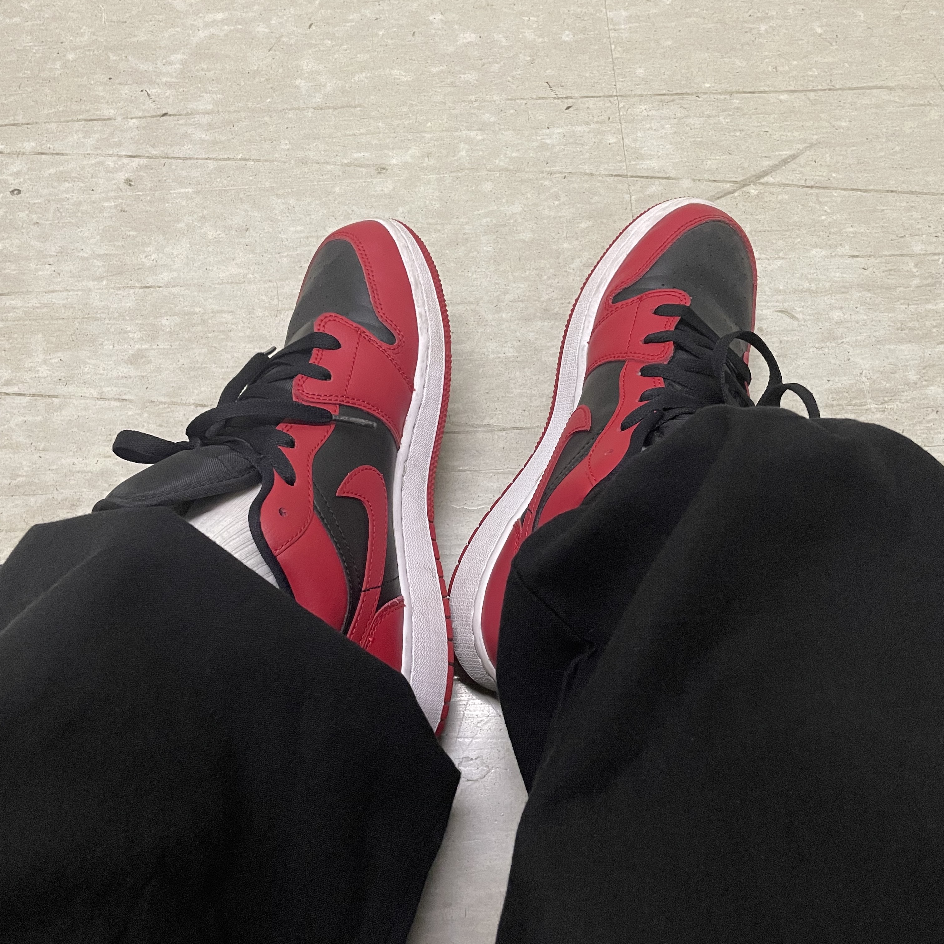 Jordan 1 Low Varsity Red 착용 스타일