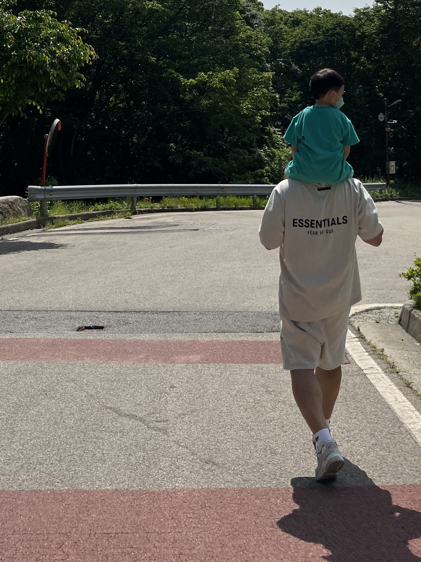 New Balance 992 Made in USA White Silver, Essentials Sweatshorts Oatmeal - 21SS 착용 스타일