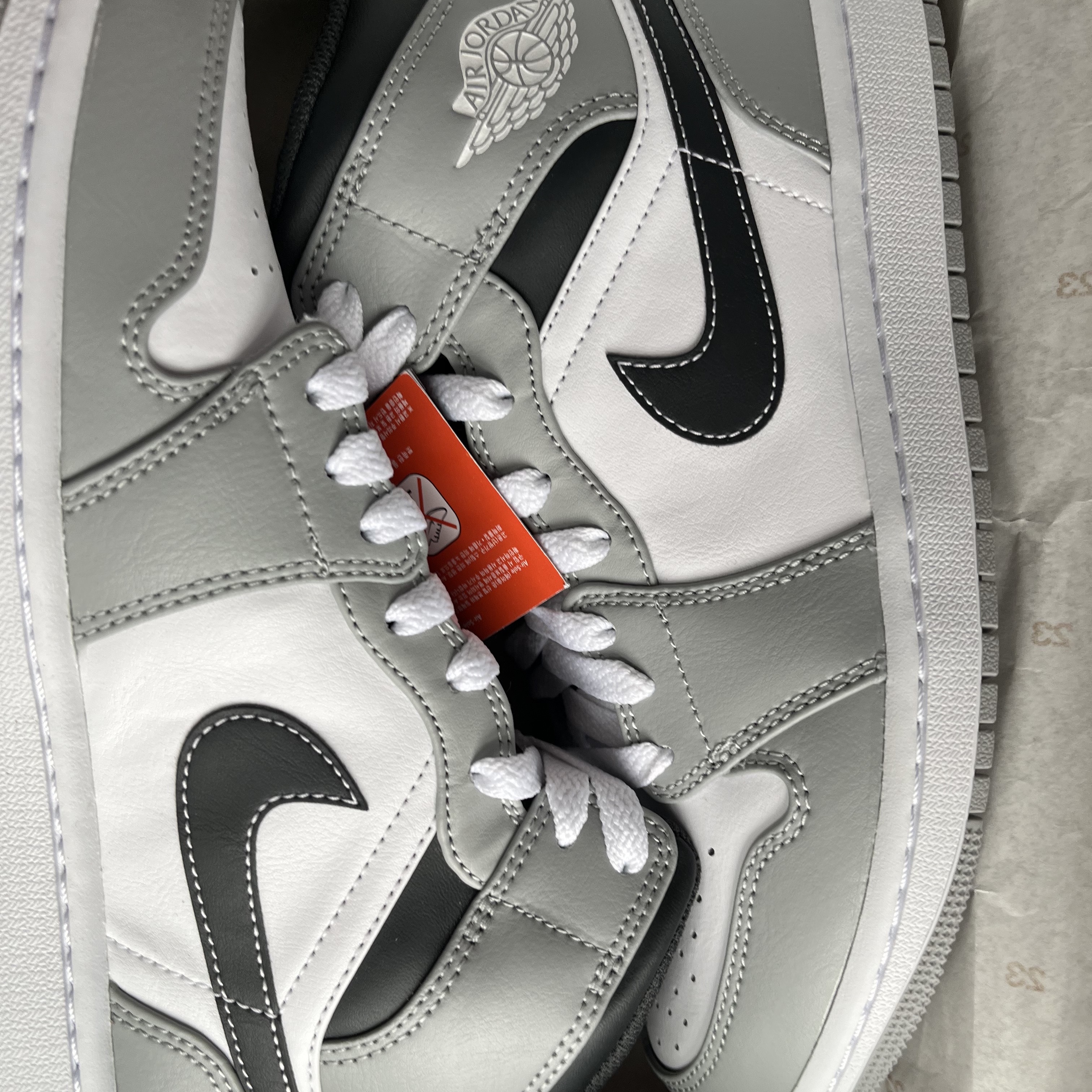 Jordan 1 Mid Light Smoke Grey Anthracite 착용 스타일
